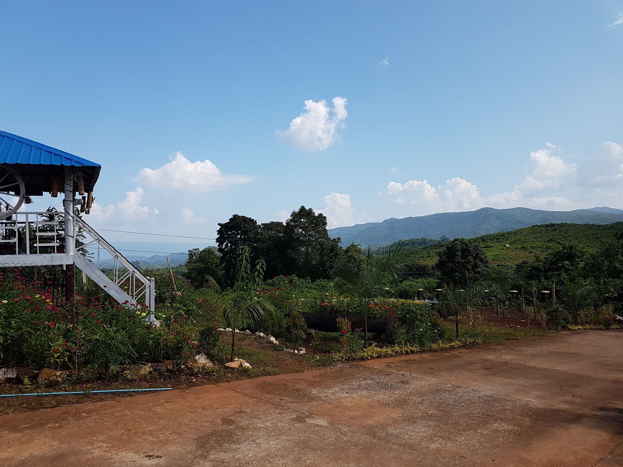 Street view near ကုန်းမြင့်သာ Resort, Pyin Oo Lwin — © aungphone (CC BY-SA · Mapillary)