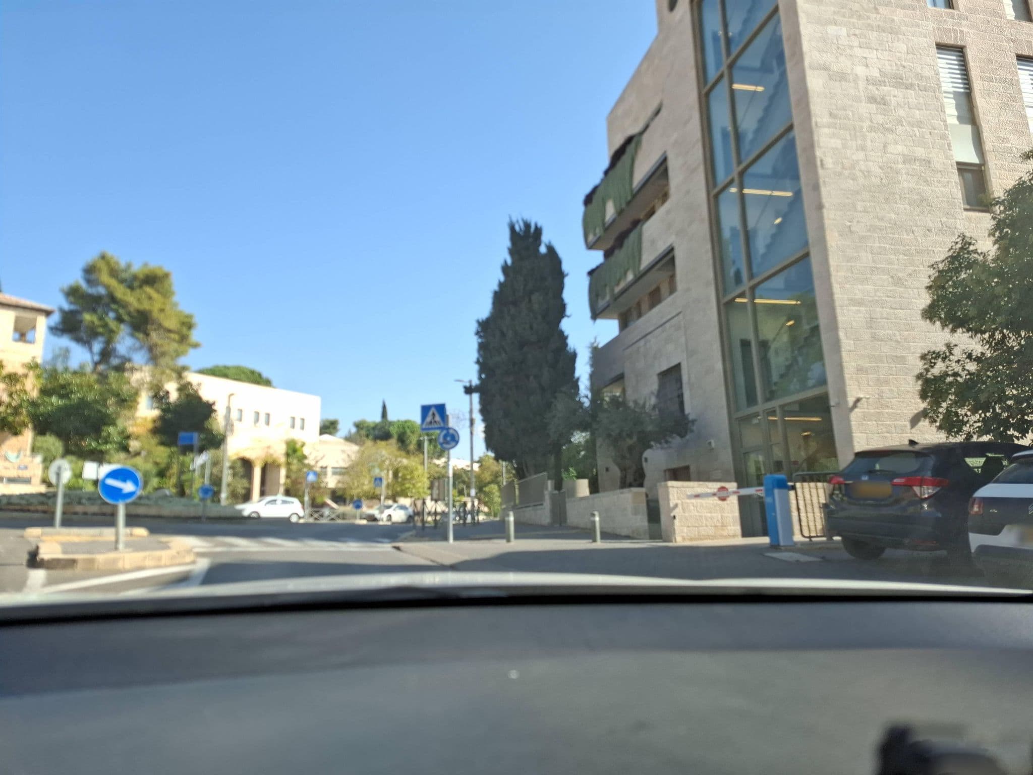 Street view near Tur Sinai Organic Farm Resort, Jerusalem — © urim (CC BY-SA · Mapillary)