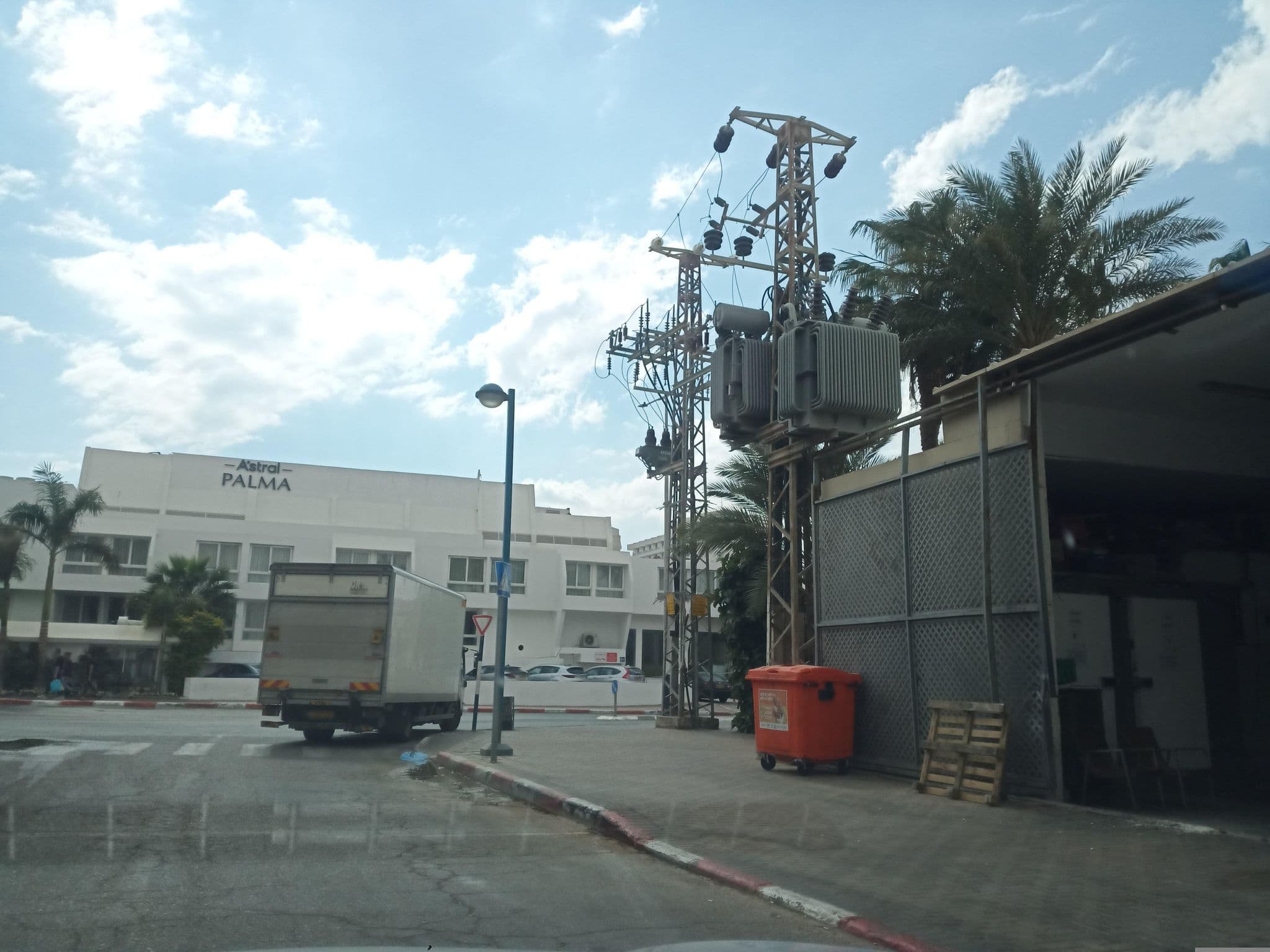 Street view near Vista Hotel, Eilat — © jordil (CC BY-SA · Mapillary)