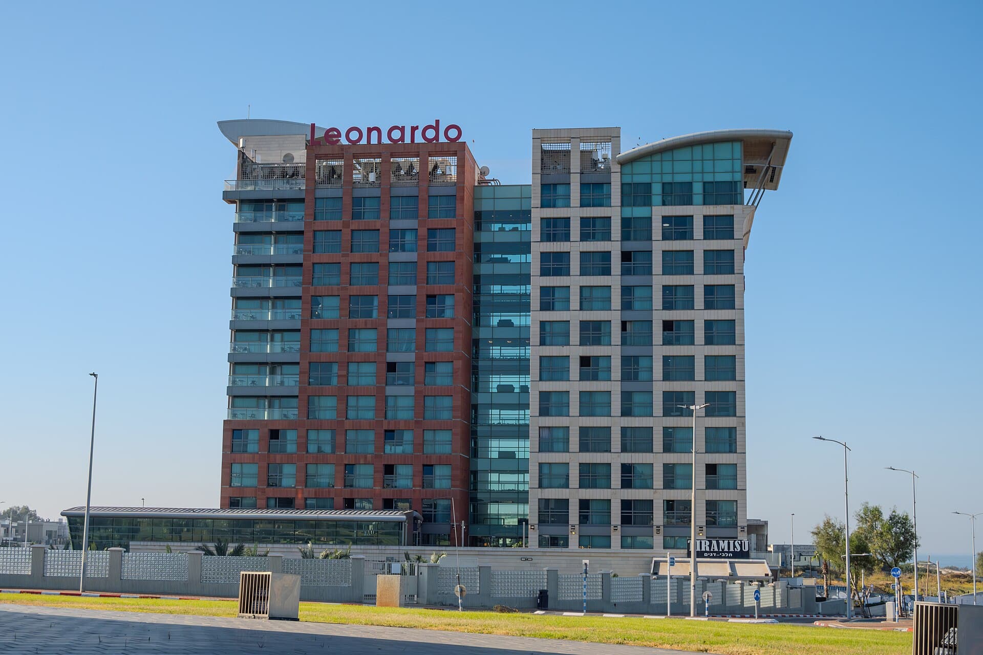 Leonardo Plaza Hotel Ashdod (via Wikimedia Commons, CC0)