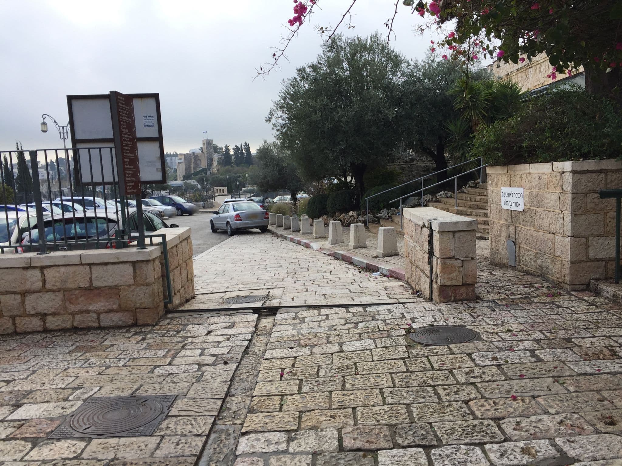 Street view near Mishkenot Sheananim, Jerusalem — © richlv (CC BY-SA · Mapillary)
