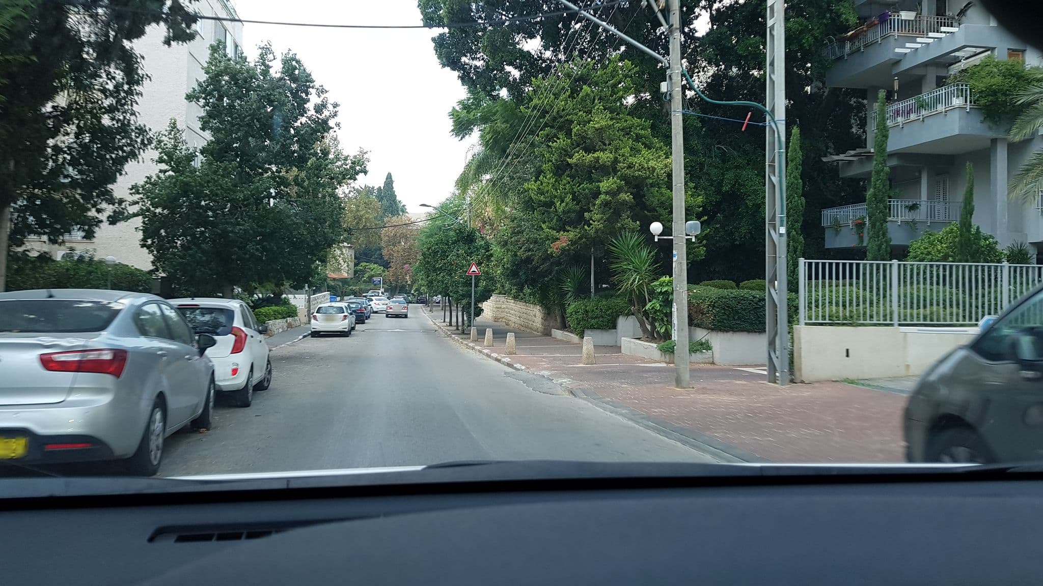 Street view near Ashkenaz, Reẖovot — © dannyats (CC BY-SA · Mapillary)