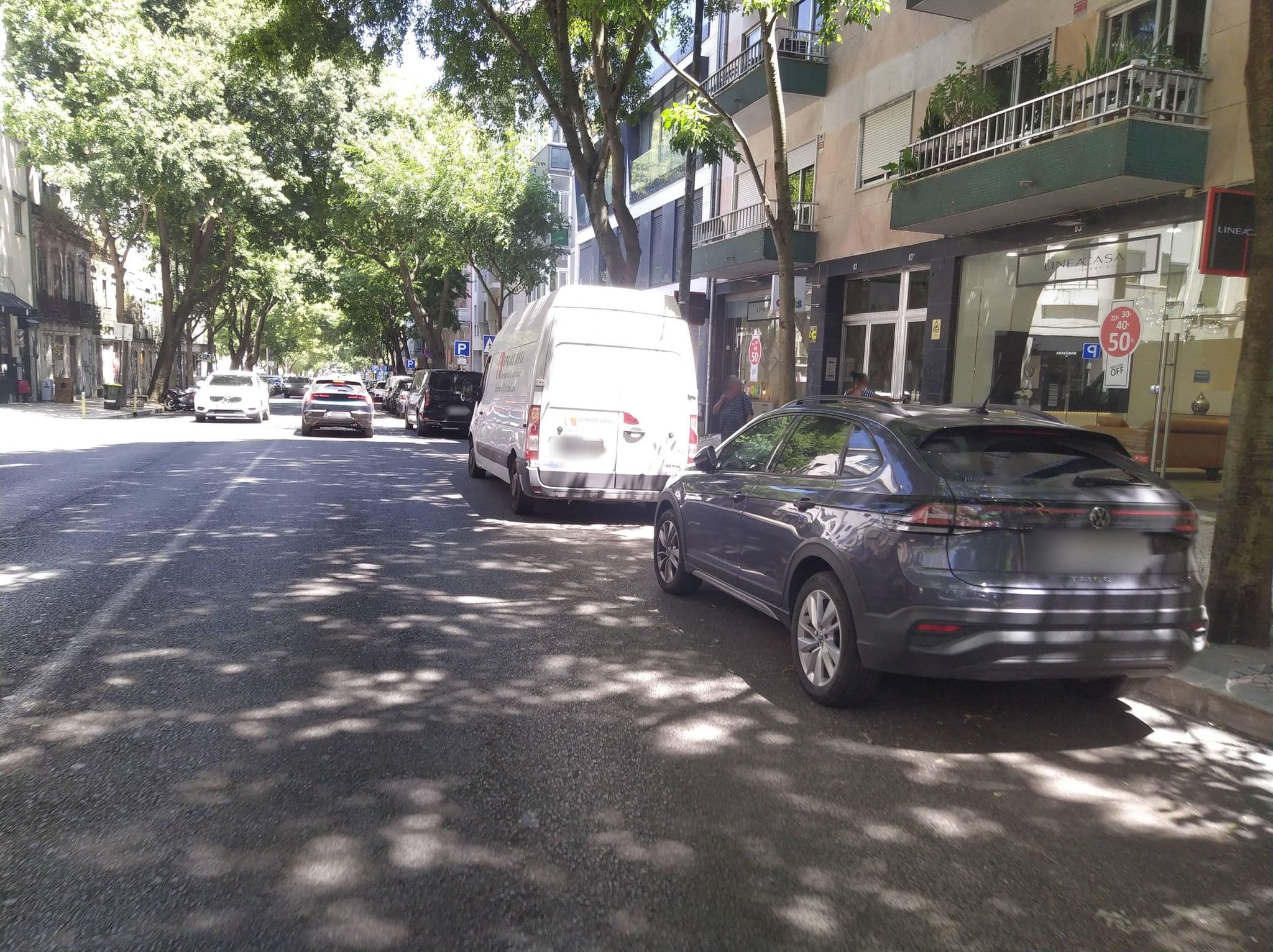 Street view near Hotel Dinya, São Jorge de Arroios — © luisjfvieira (CC BY-SA · Mapillary)