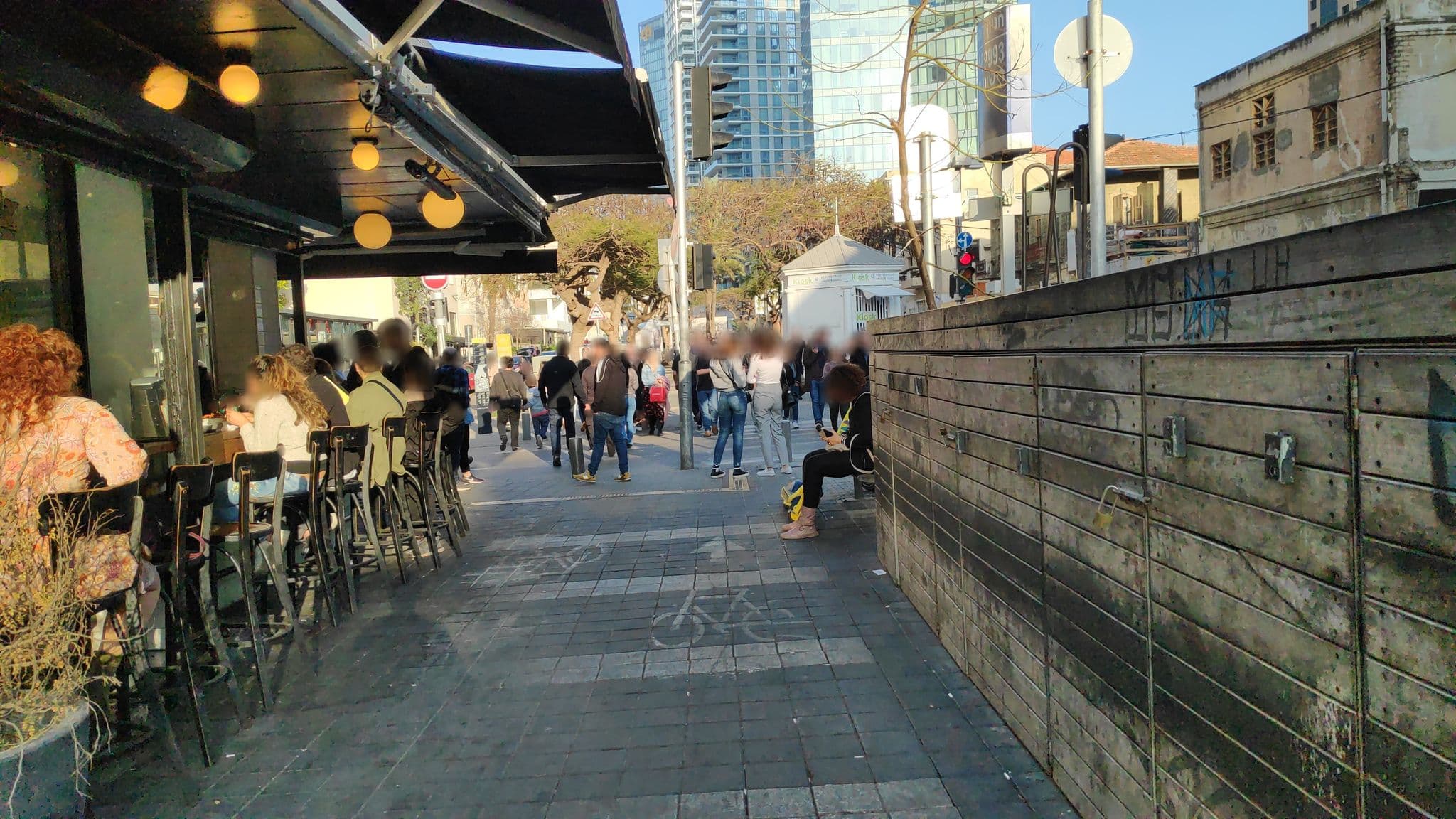 Street view near 2nd bench on rotchild 12, Jaffa — © marcuscalabresus (CC BY-SA · Mapillary)