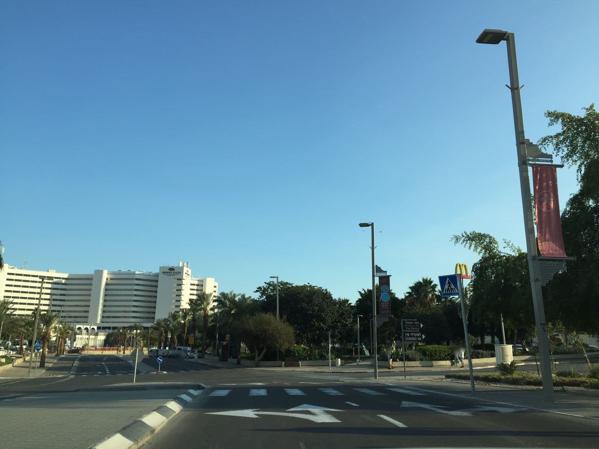Street view near Aviramgay Hotel, ‘En Boqeq — © richlv (CC BY-SA · Mapillary)