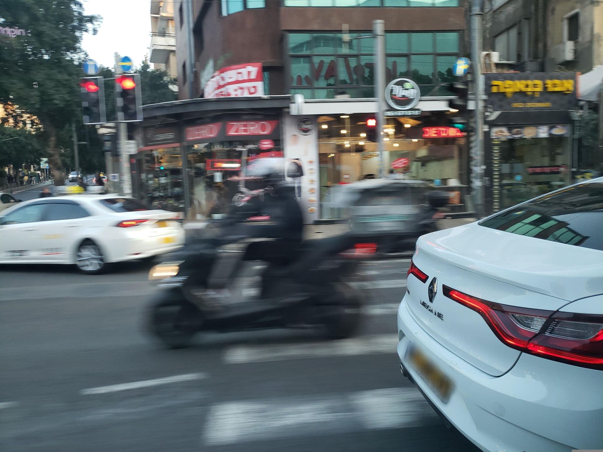 Street view near Ophir Hotel, Tel Aviv — © mapfool (CC BY-SA · Mapillary)