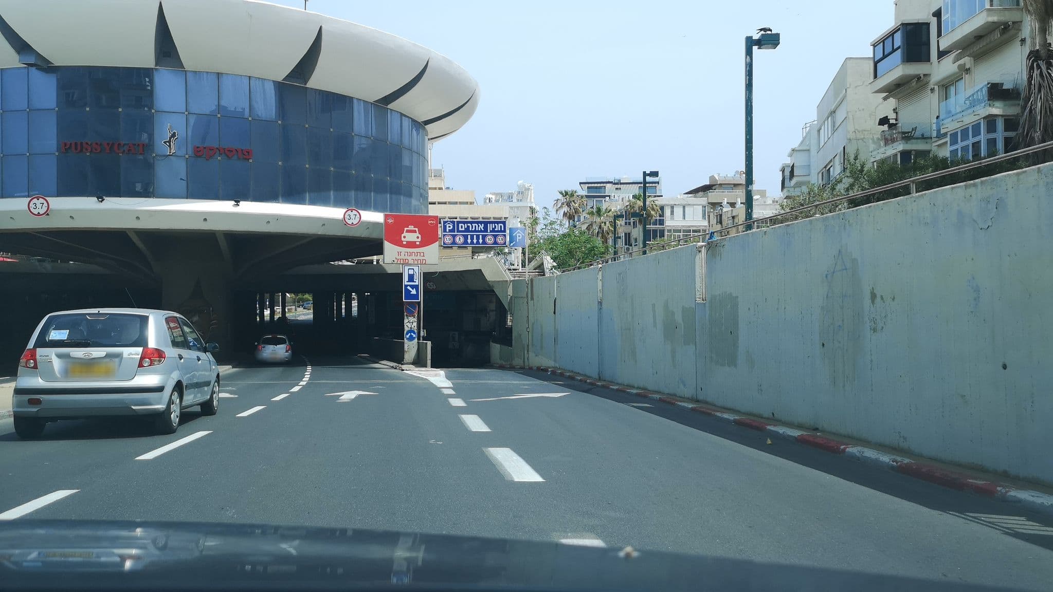 Street view near Brown Sea Side, Tel Aviv — © ran2010 (CC BY-SA · Mapillary)