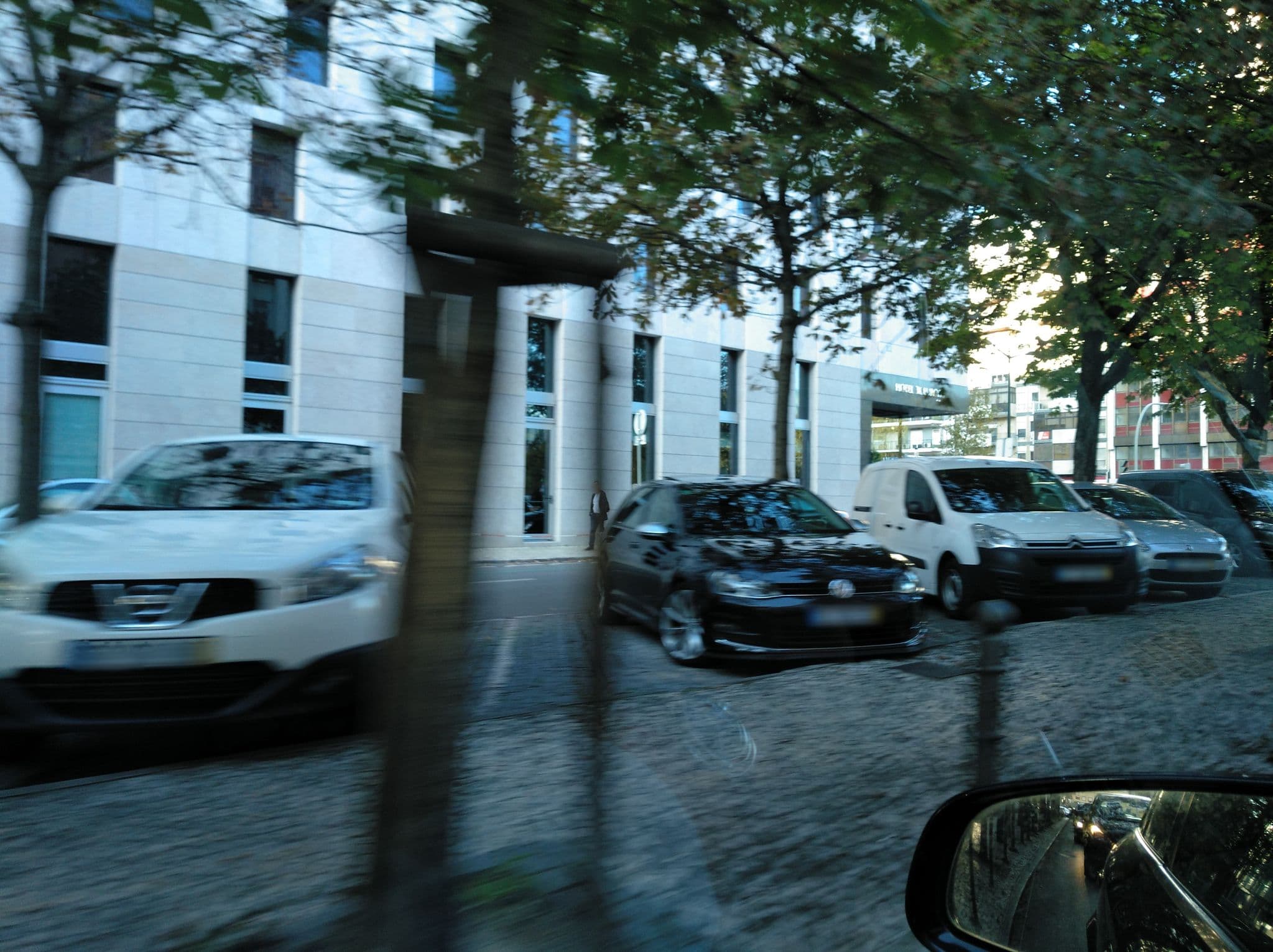 Street view near Hotel 3K Europa, Campo Pequeno — © filohipo (CC BY-SA · Mapillary)