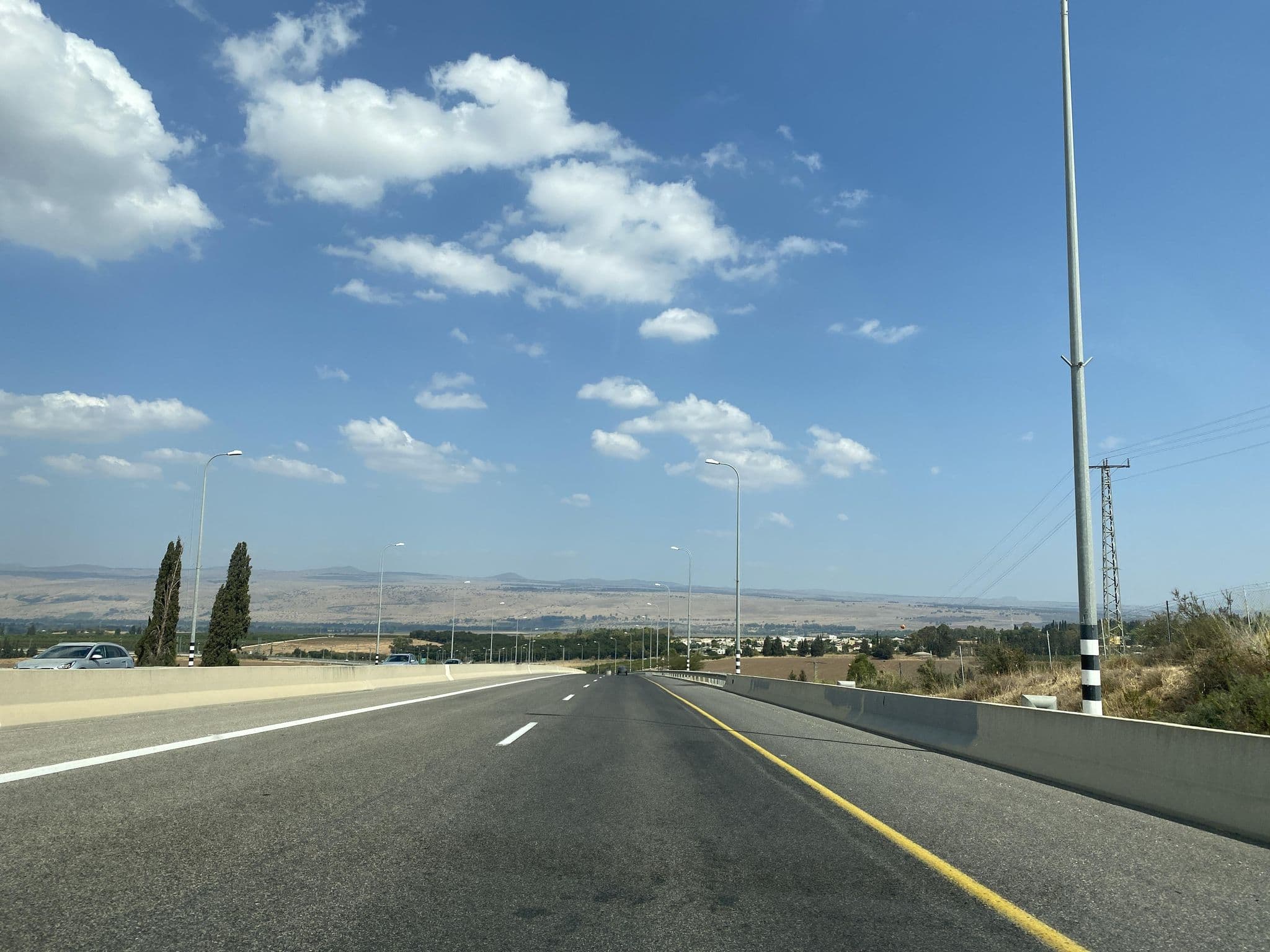 Street view near בית העץ האפריקאי, Ayyelet HaShaẖar — © yrtimid (CC BY-SA · Mapillary)