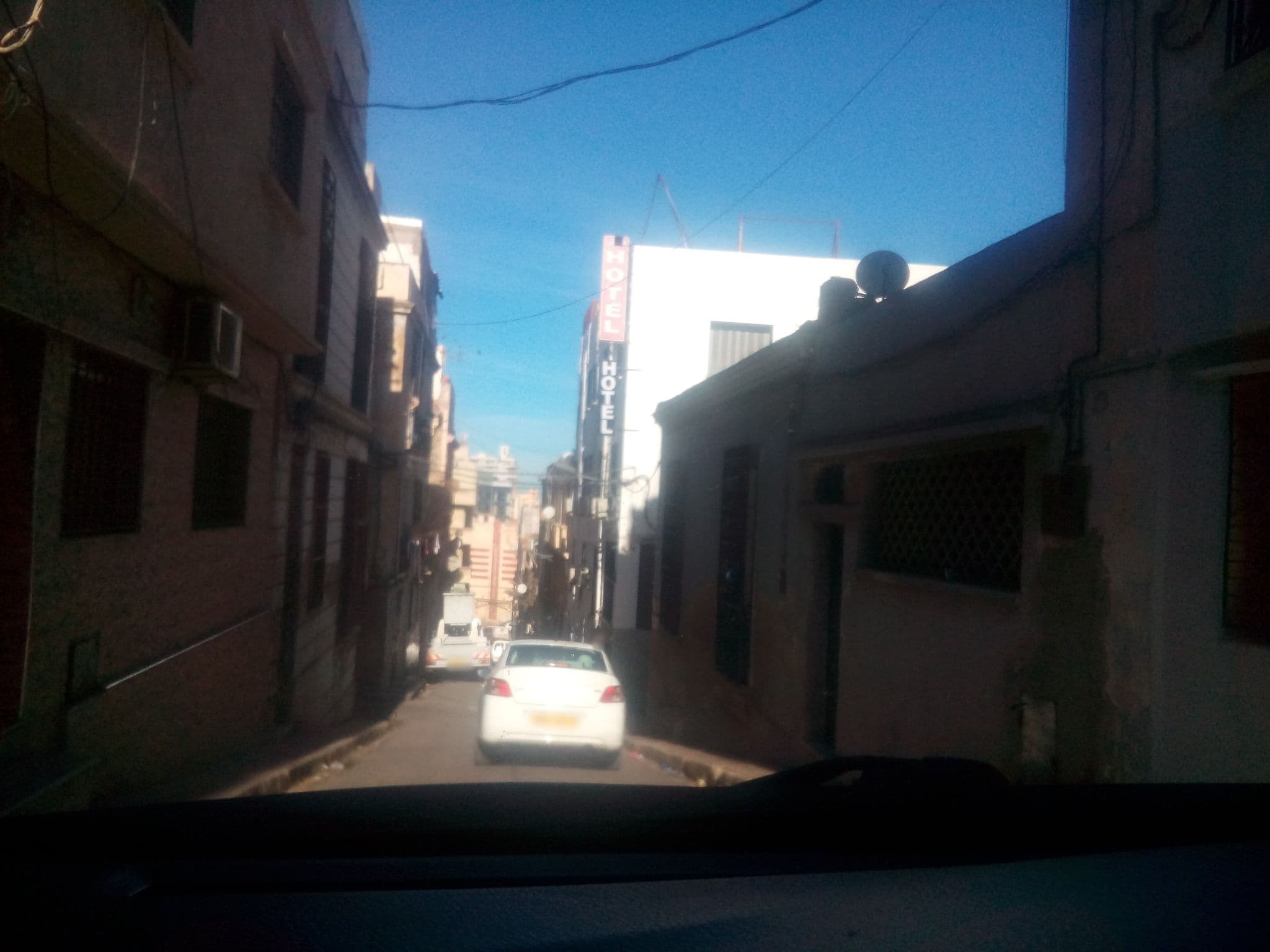 Street view near Hôtel Le Cheval Blanc, Oran — © mapdz (CC BY-SA · Mapillary)