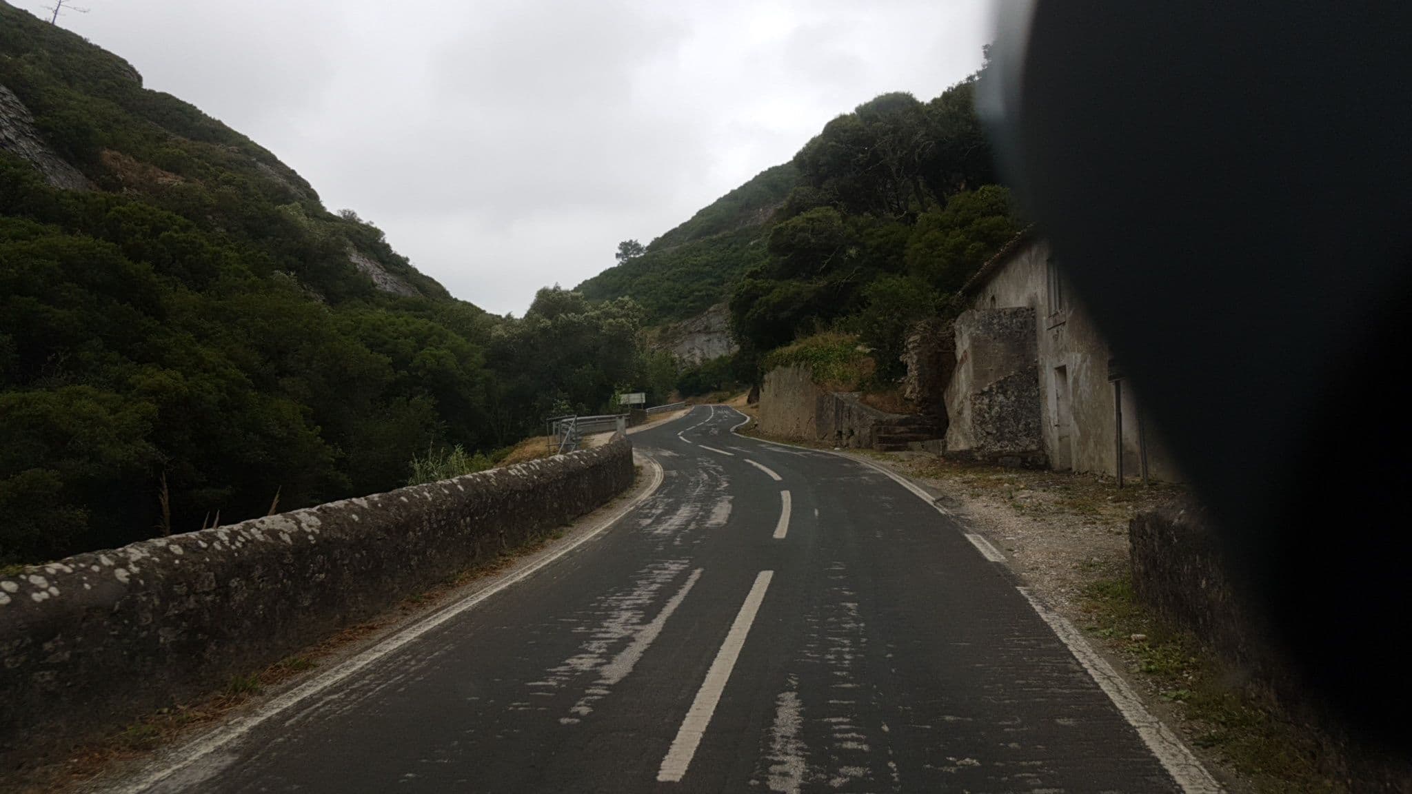 Street view near Vale d'Azenha, Olho Marinho — © roadroid (CC BY-SA · Mapillary)