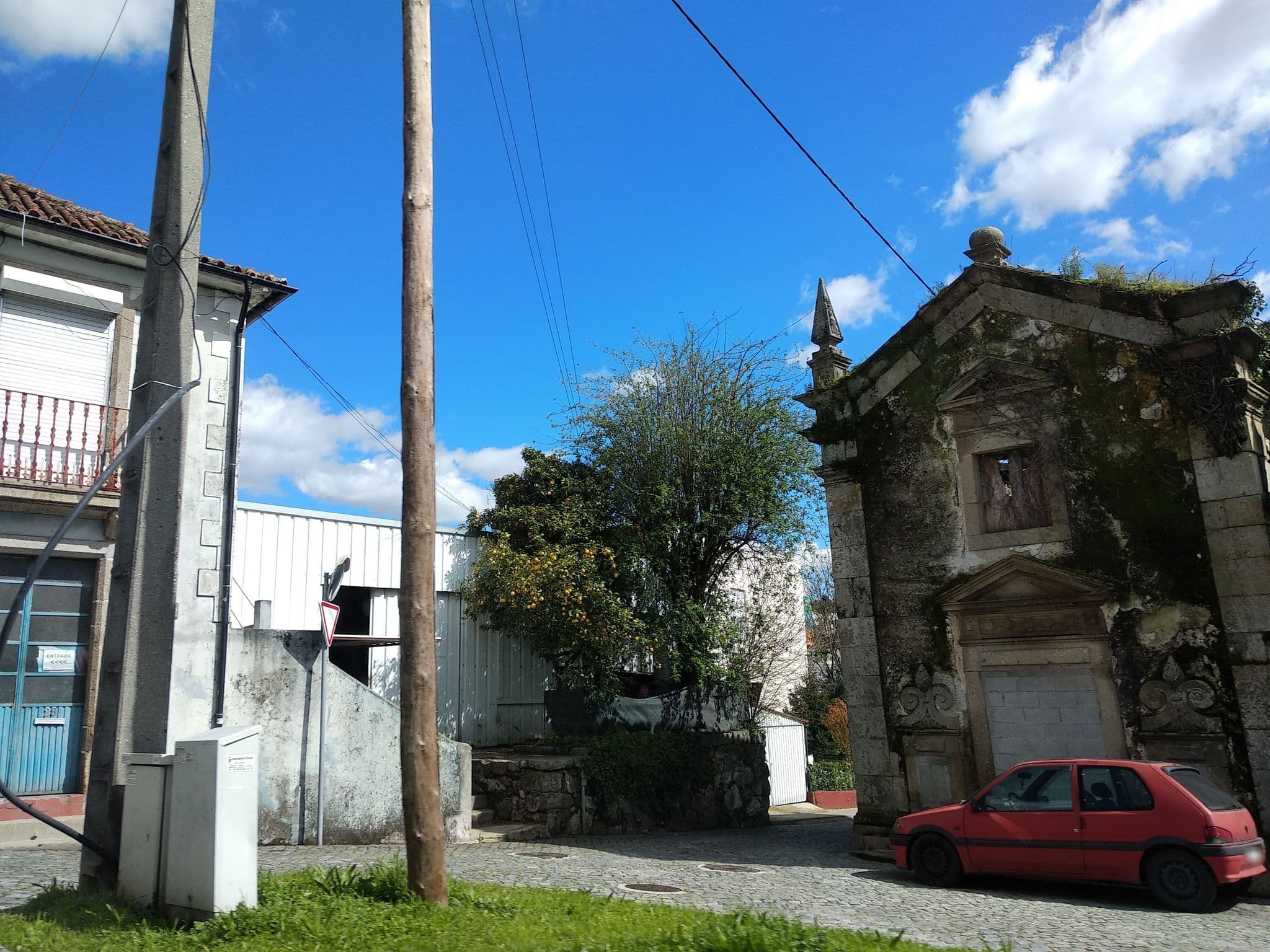 Street view near Solar do Areal, Braga — © waldyrious (CC BY-SA · Mapillary)