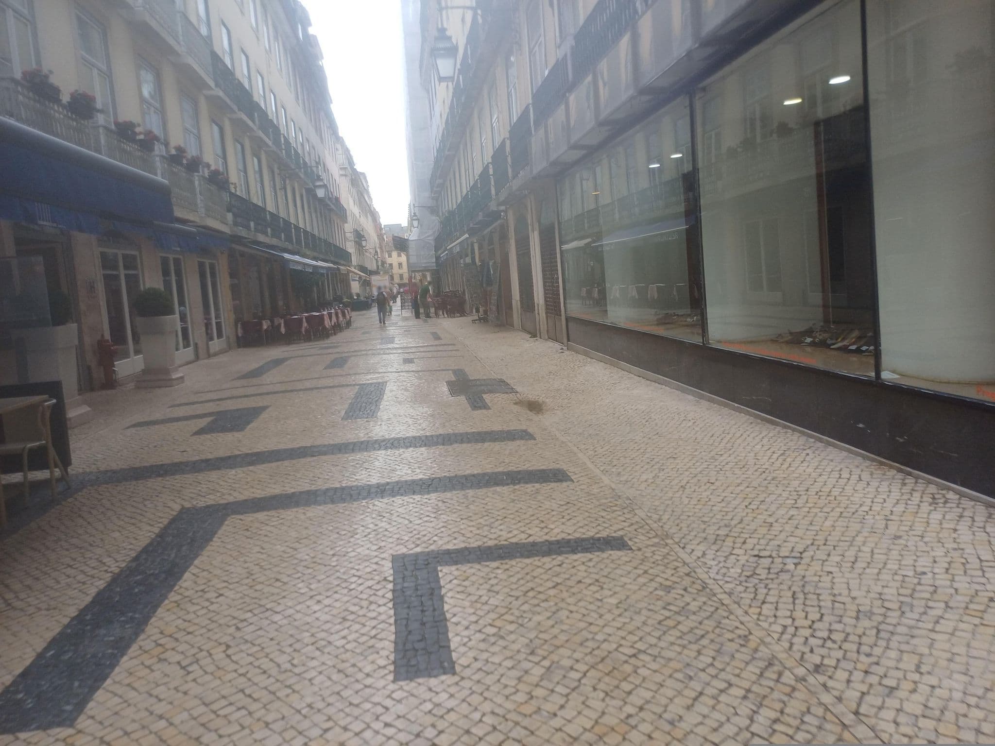 Street view near Grape Harbor Prata Apartments, Baixa — © beer119 (CC BY-SA · Mapillary)