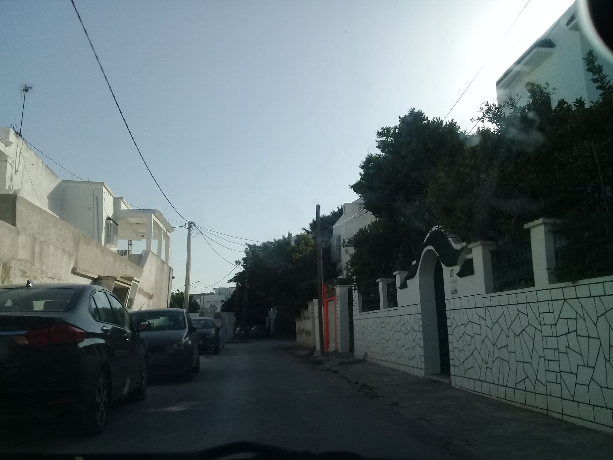 Street view near Nomads Hostel Tunisia, Aryanah — © graphicom (CC BY-SA · Mapillary)