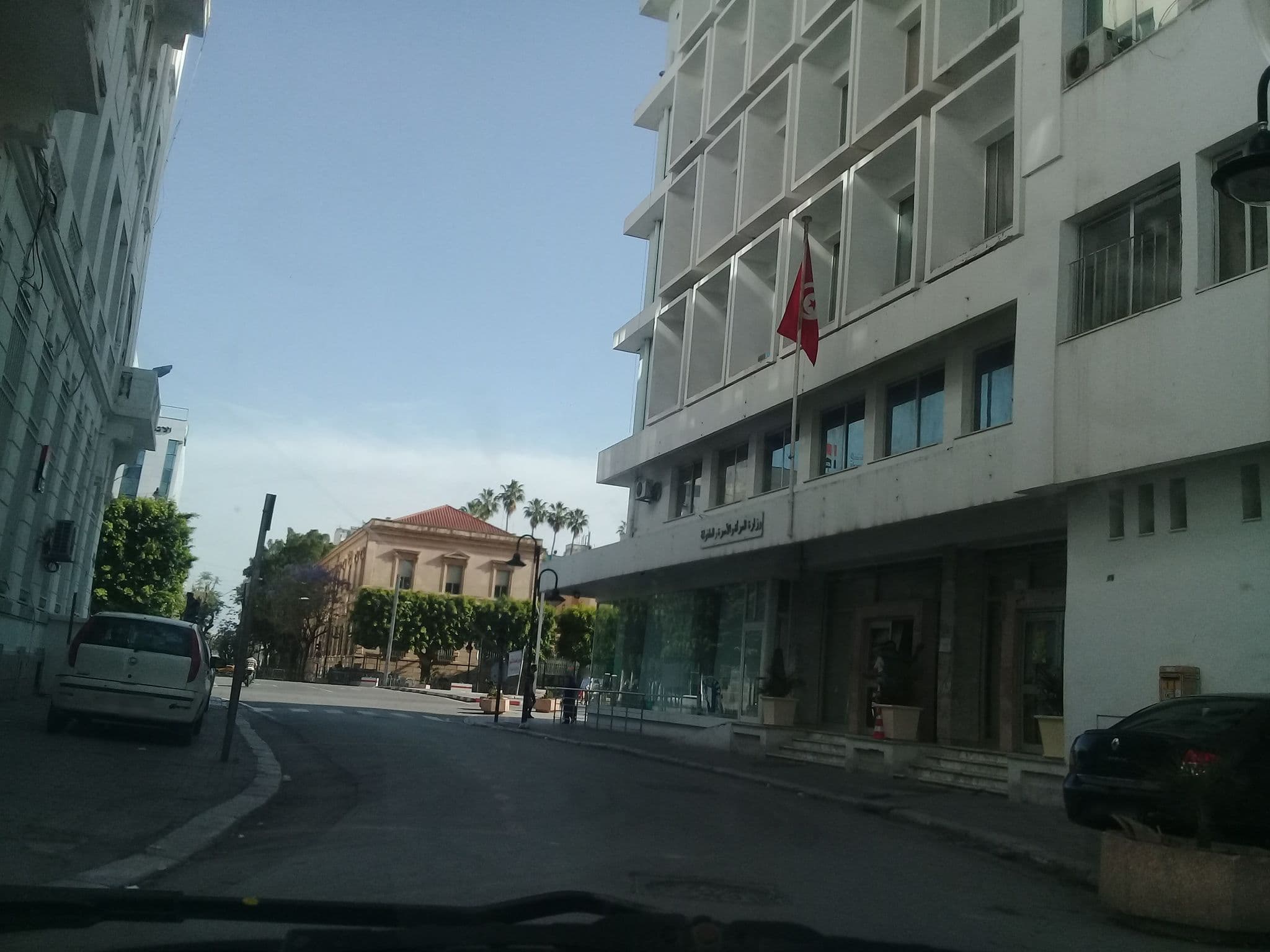 Street view near Hotel Edhiafa, Tunis — © graphicom (CC BY-SA · Mapillary)
