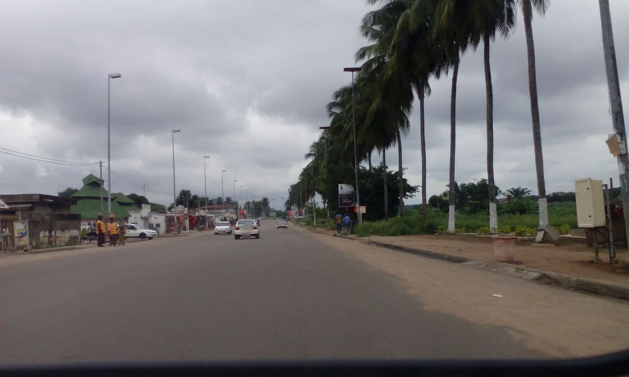 Street view near Hôtel Akwaba, Yamoussoukro — © alanekonan (CC BY-SA · Mapillary)