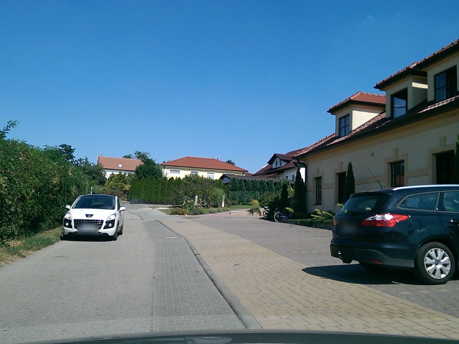 Street view near Penzion a restaurace Usedlost pod vinohrady, Brodské — © gob (CC BY-SA · Mapillary)