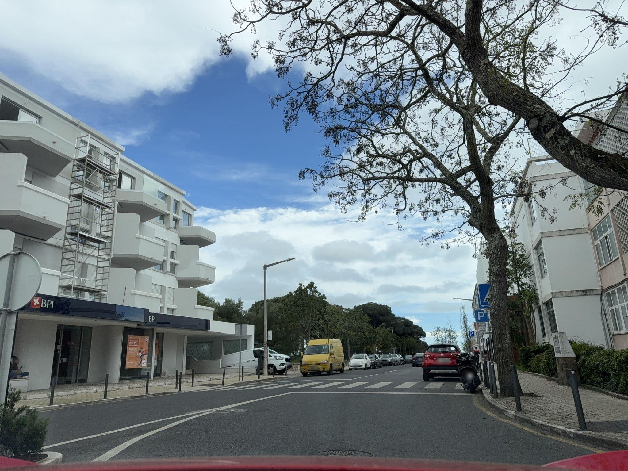Street view near Hotel Londres, Monte Estoril — © RSTQ (CC BY-SA · Mapillary)