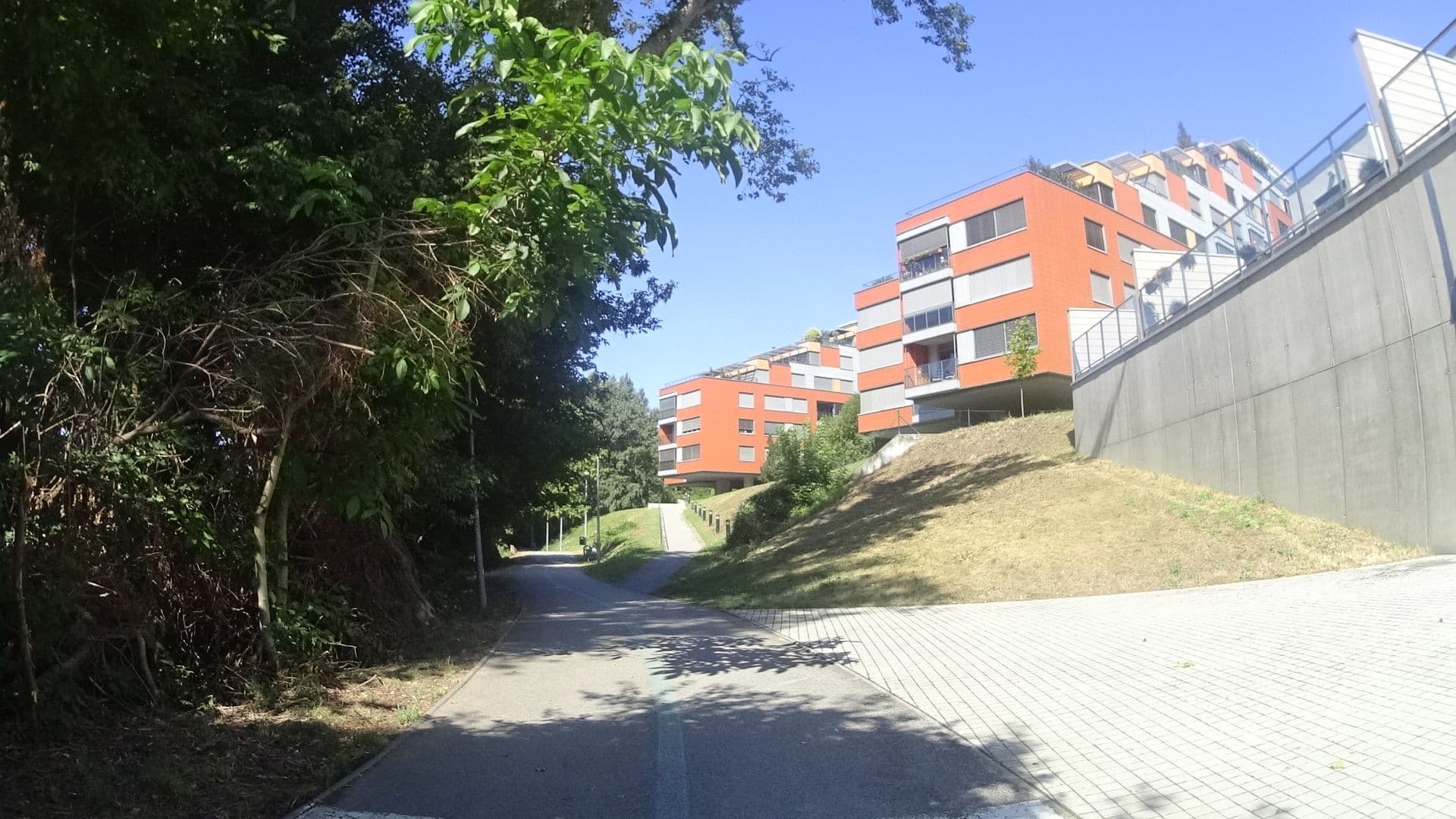 Street view near Paddler Club & Caffee, Karlova Ves — © ramap (CC BY-SA · Mapillary)