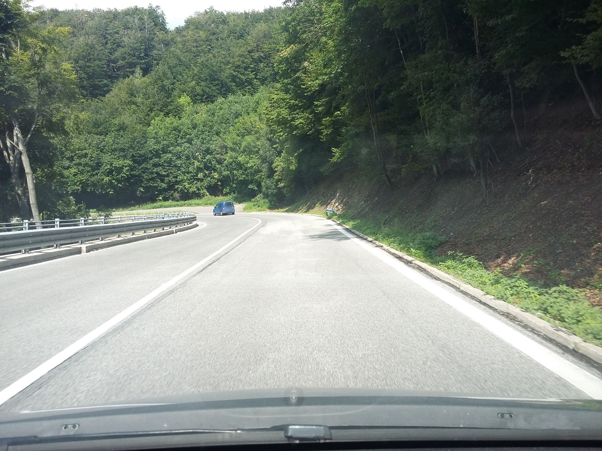 Street view near Chata Eba, Kuchyňa — © mirojanosik (CC BY-SA · Mapillary)