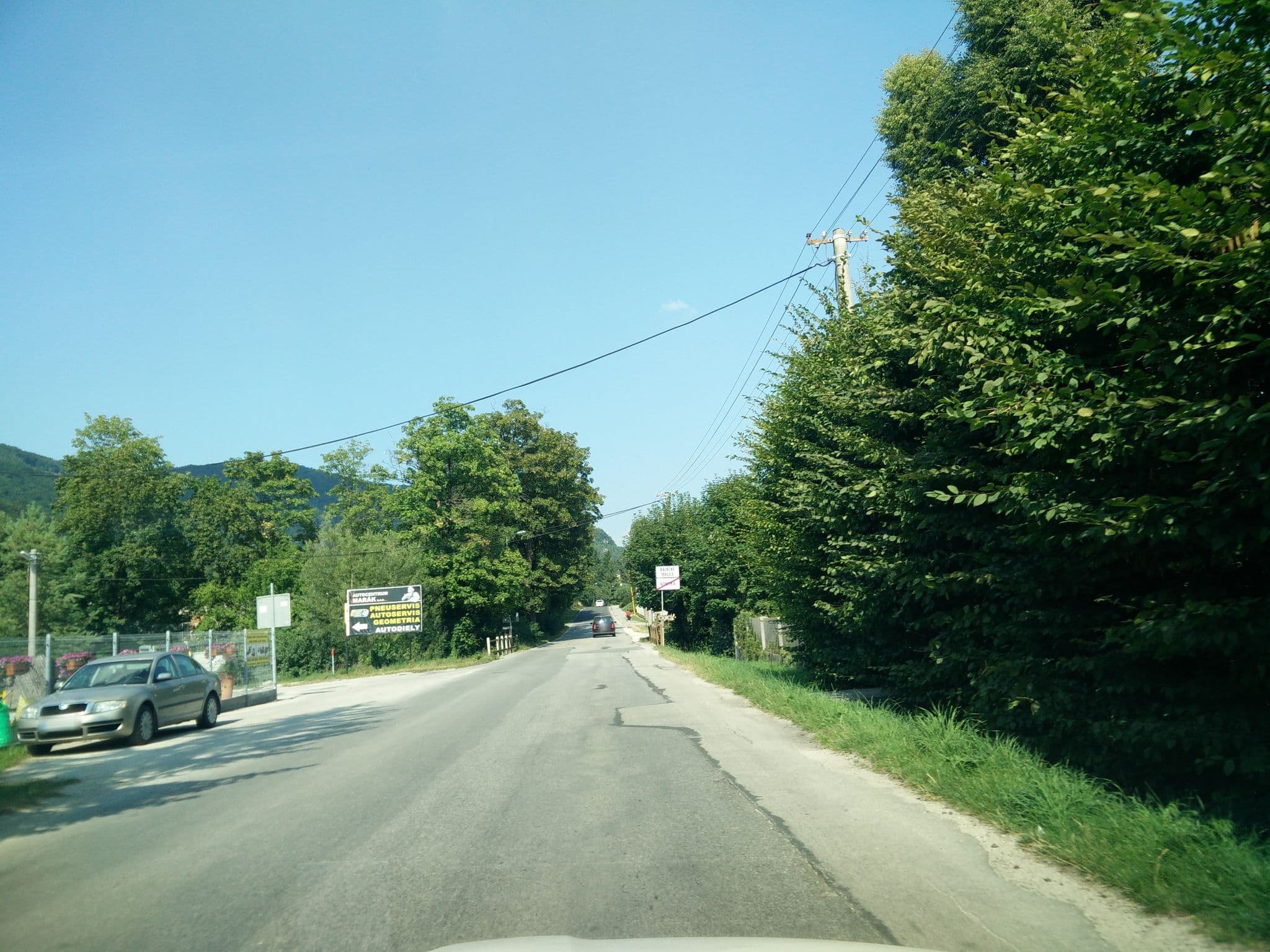 Street view near Penzión Villa, Rajecké Teplice — © kayle (CC BY-SA · Mapillary)