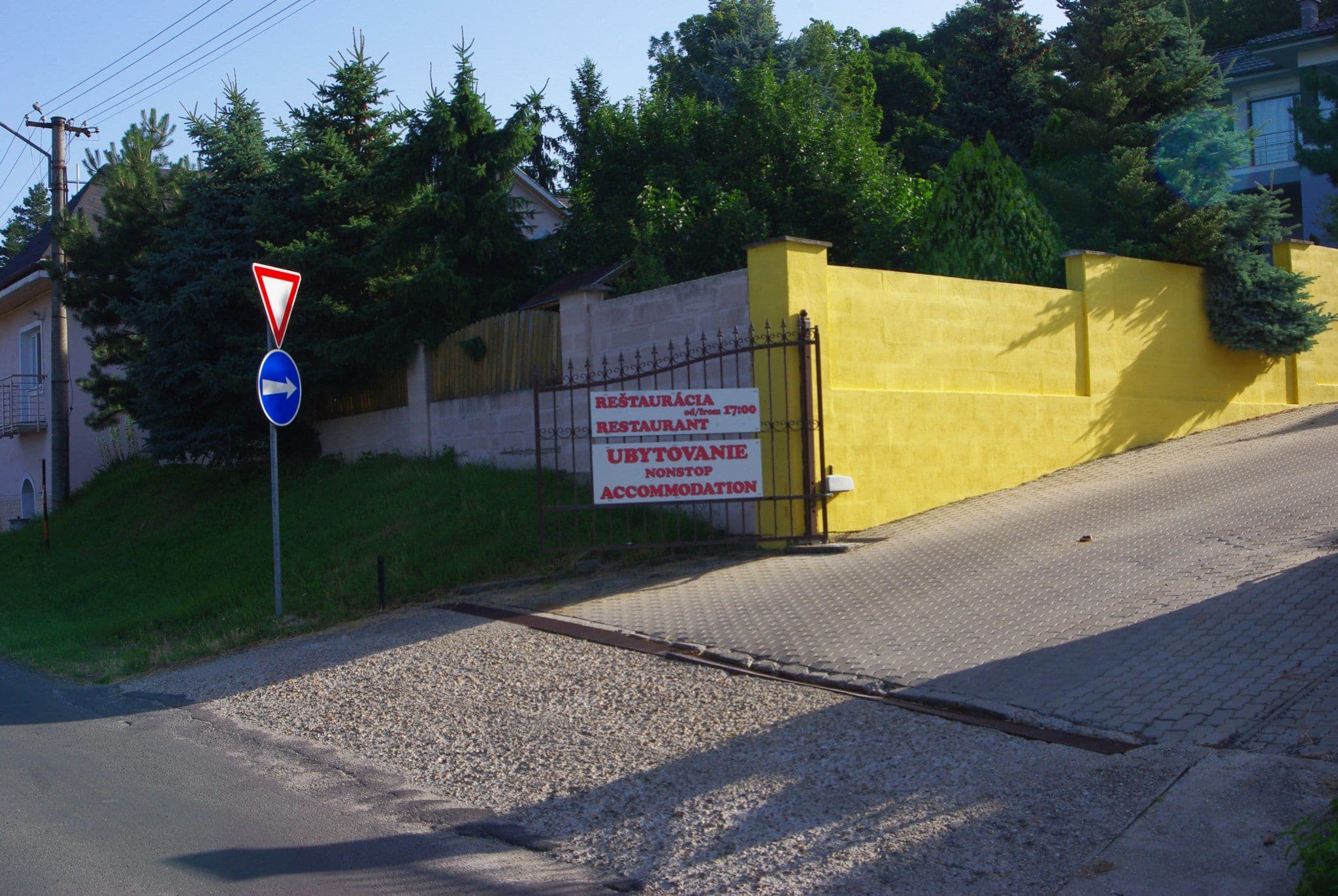 Street view near Kastiel, Veľký Krtíš — © utvonalfelmeresek (CC BY-SA · Mapillary)