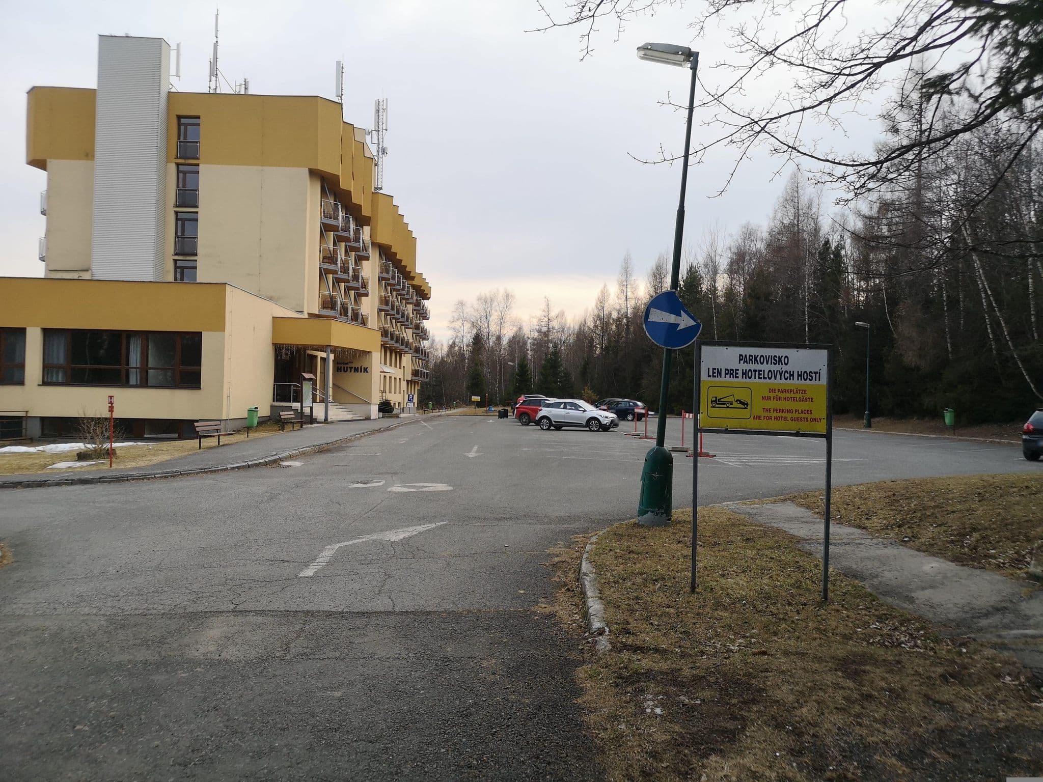 Street view near Hotel Hutník, Vysoké Tatry — © moon4 (CC BY-SA · Mapillary)