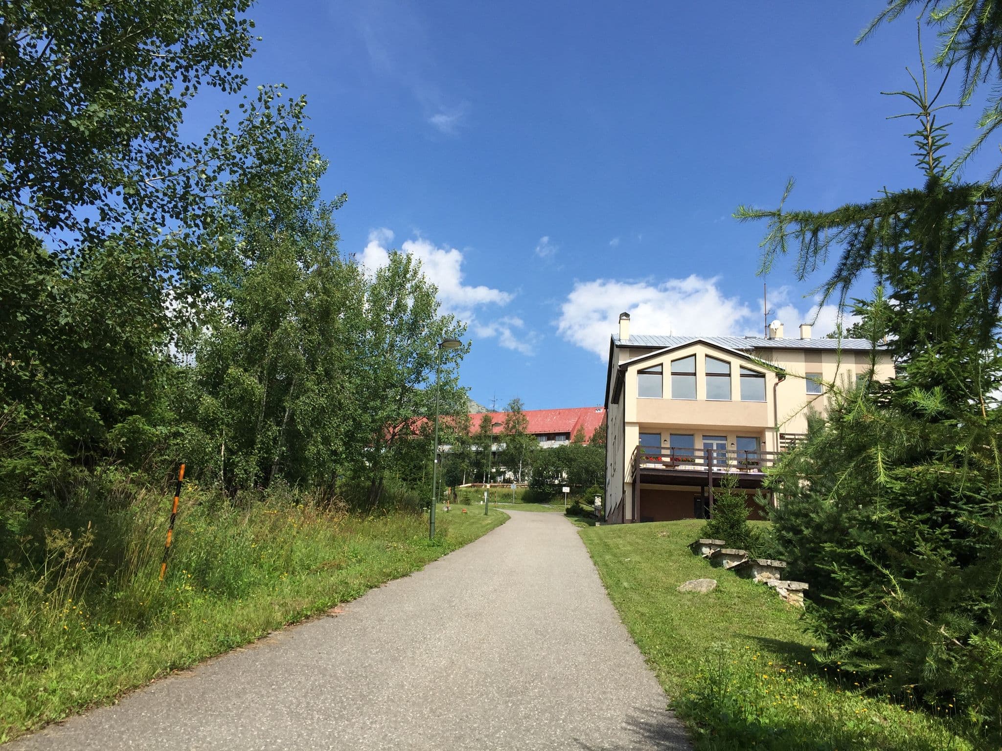 Street view near Vila Pokrok, Vysoké Tatry — © richlv (CC BY-SA · Mapillary)