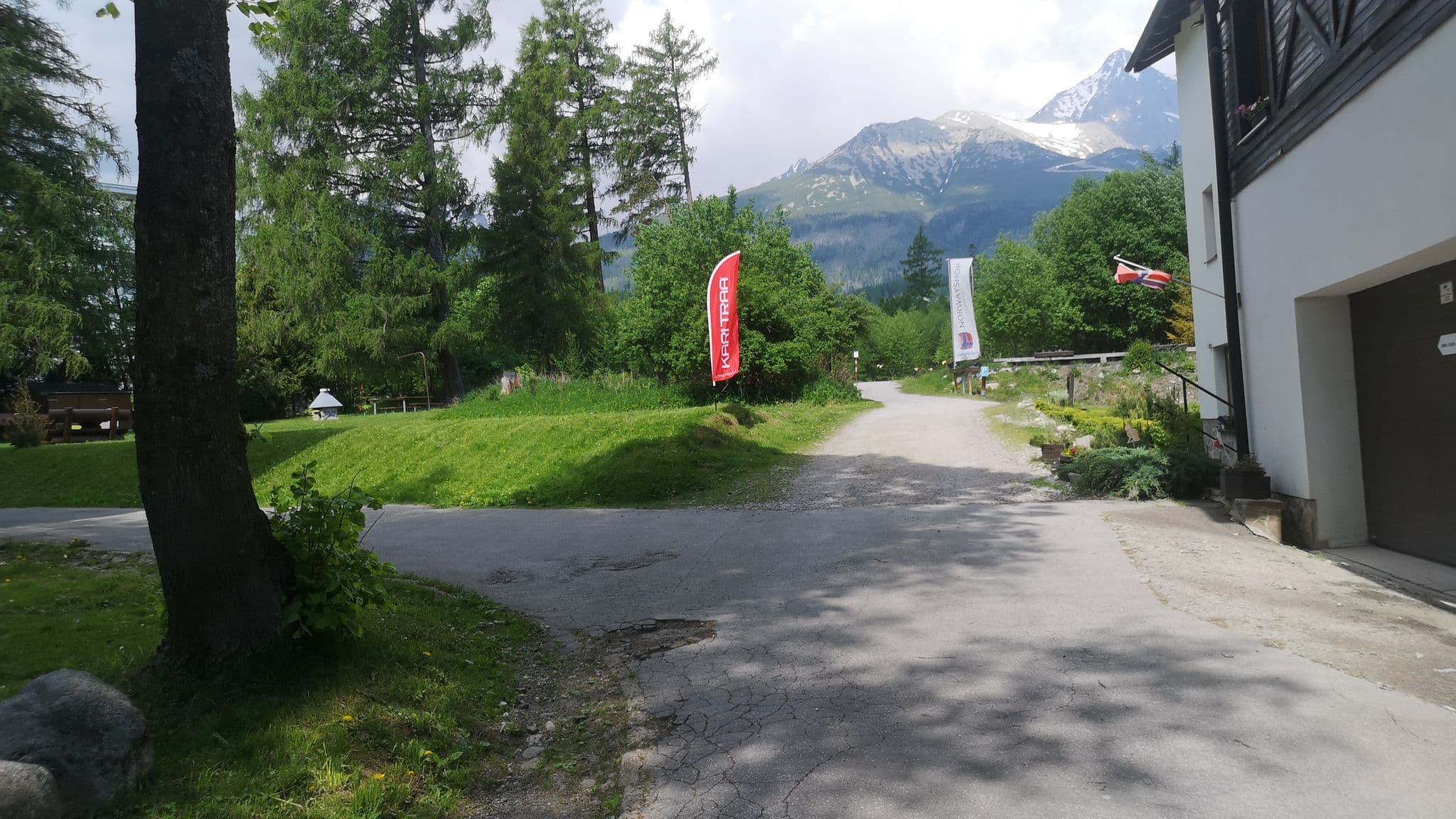Street view near Penzión Volga, Vysoké Tatry — © moon4 (CC BY-SA · Mapillary)