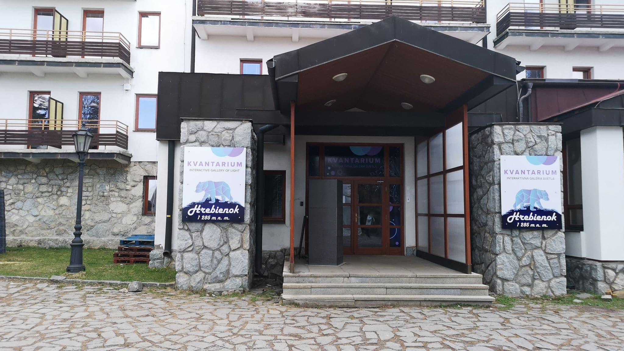 Street view near Horský hotel SOREA Hrebienok, Vysoké Tatry — © moon4 (CC BY-SA · Mapillary)