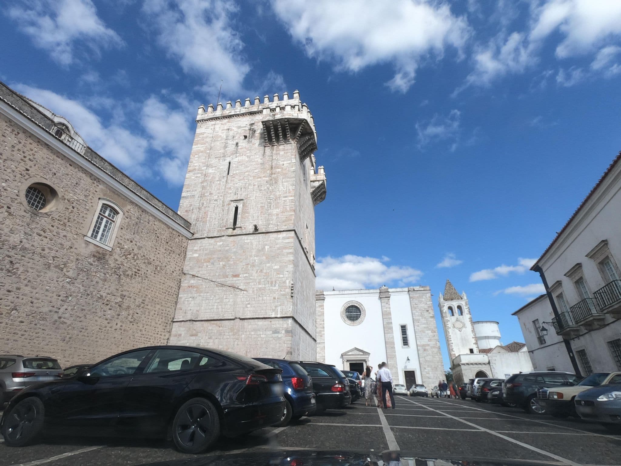 Street view near Pousada Rainha Santa Isabel, Estremoz — © filohipo (CC BY-SA · Mapillary)
