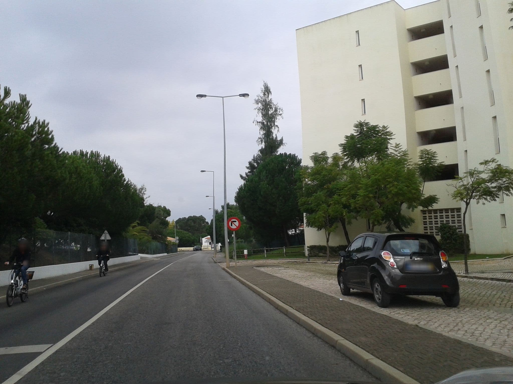 Street view near The Patio Suite Hotel, Olhos de Água — © rudolfmayer (CC BY-SA · Mapillary)