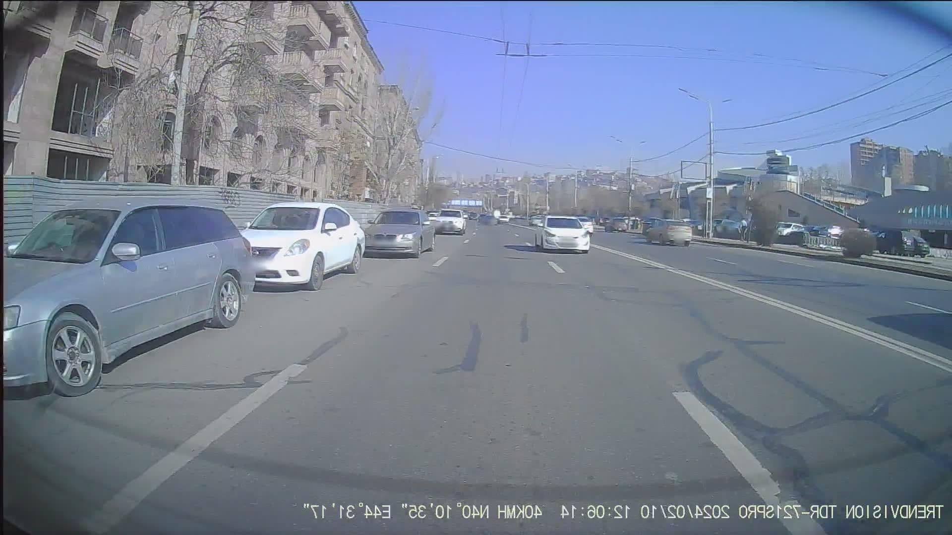 Street view near De Lin, Kentron — © noktoborus (CC BY-SA · Mapillary)