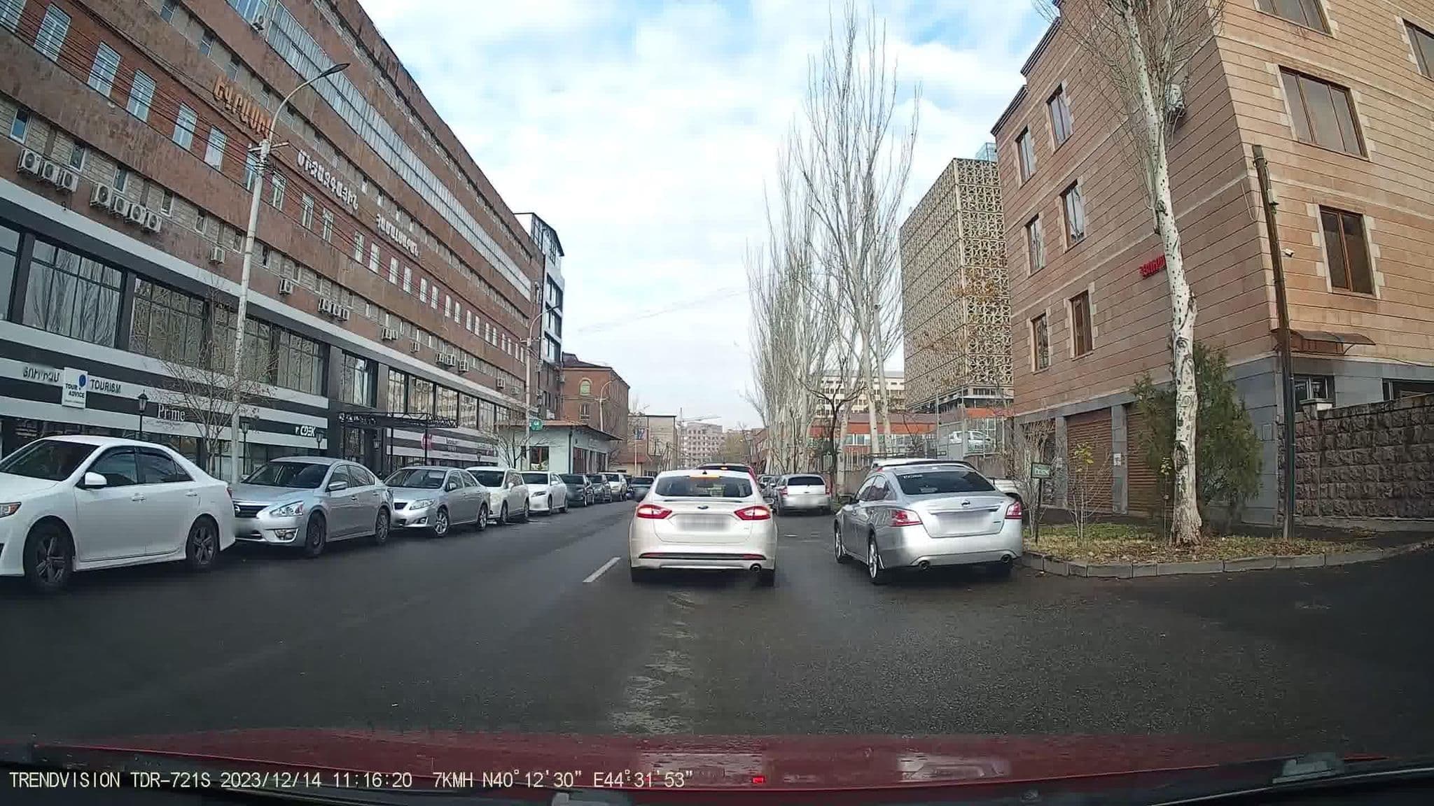 Street view near Sauna Luys Aghbyur Hotel, Kanaker-Zeytun — © noktoborus (CC BY-SA · Mapillary)
