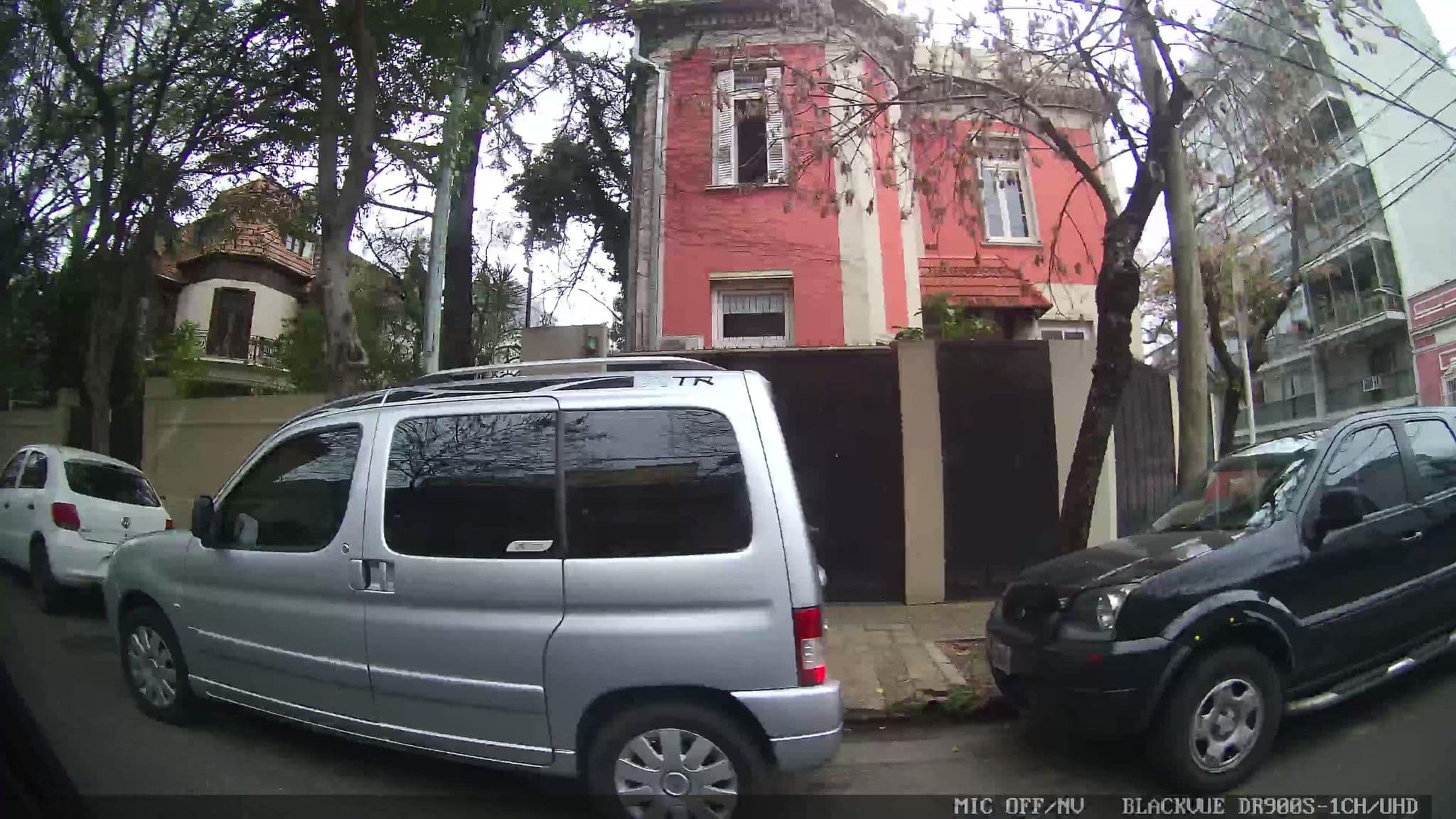 Street view near Hotel Cuba, Belgrano — © kaart_3 (CC BY-SA · Mapillary)