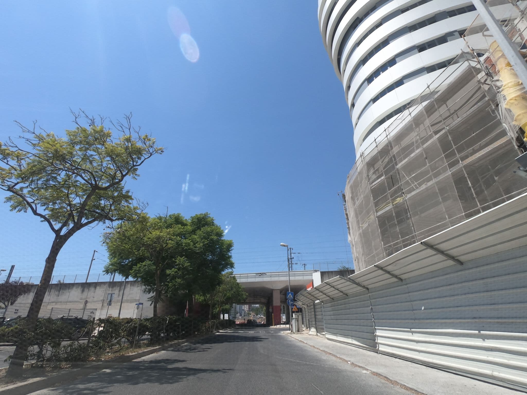Street view near Ikonik Lisboa, Parque das Nações — © filohipo (CC BY-SA · Mapillary)