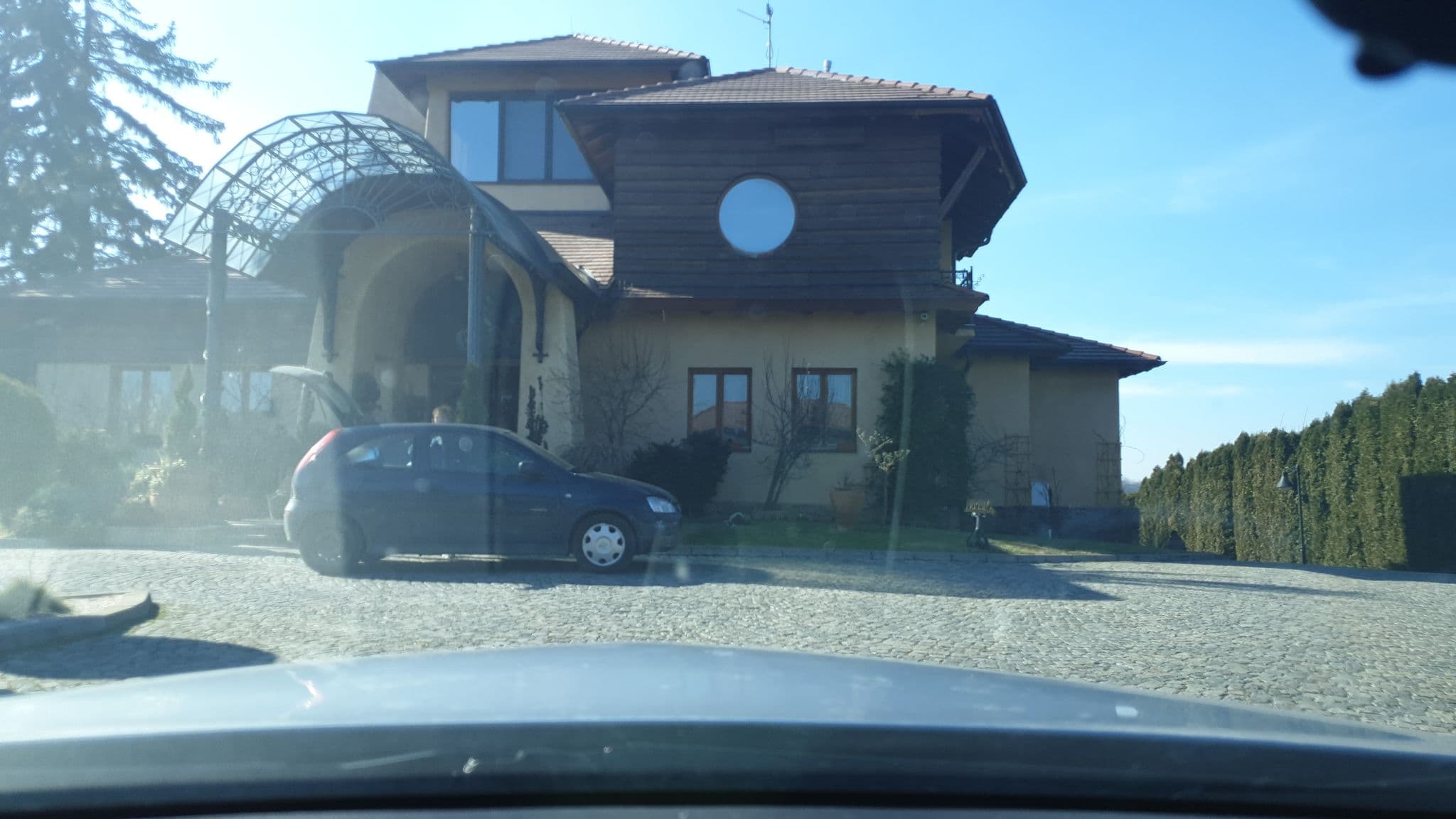 Street view near Vinska kuća Kovačević, Vrdnik — © borovac (CC BY-SA · Mapillary)