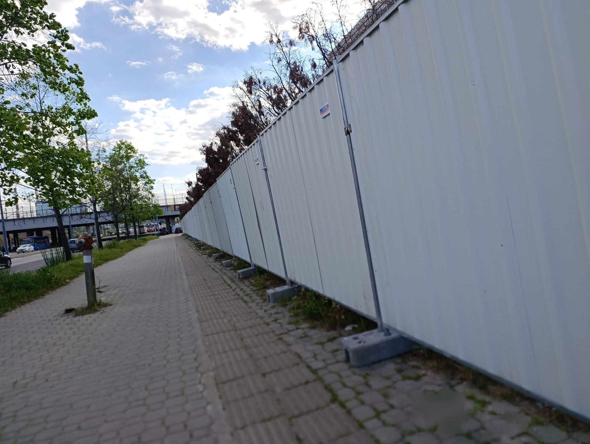 Street view near Holiday Inn, Belgrade — © shoorick (CC BY-SA · Mapillary)