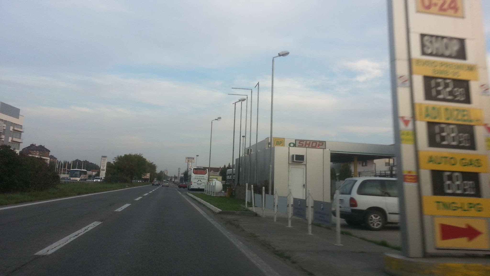 Street view near Oasis, Zemun — © smajser1 (CC BY-SA · Mapillary)