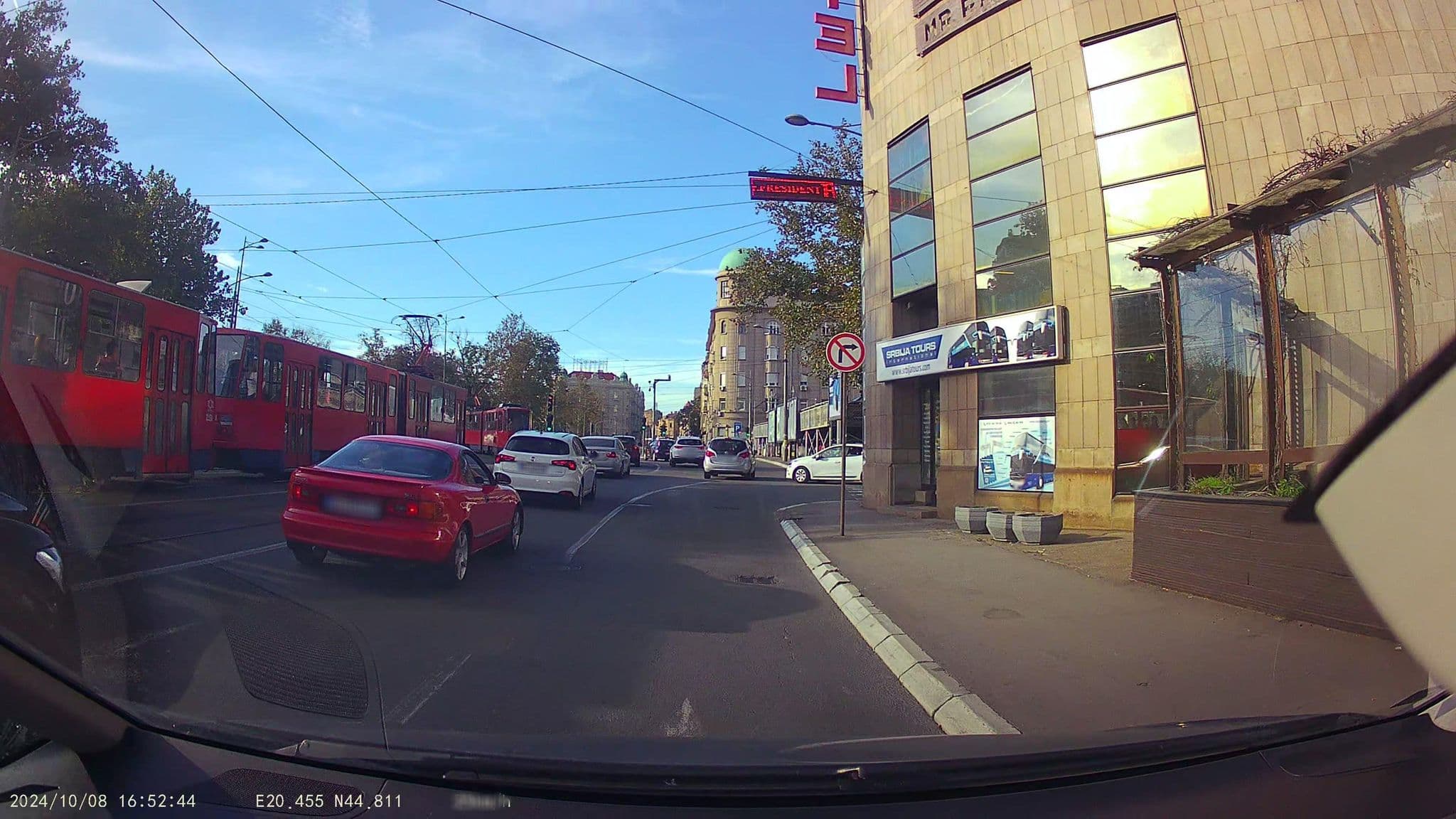 Street view near Friendz Hostel, Belgrade — © pmilanovic (CC BY-SA · Mapillary)
