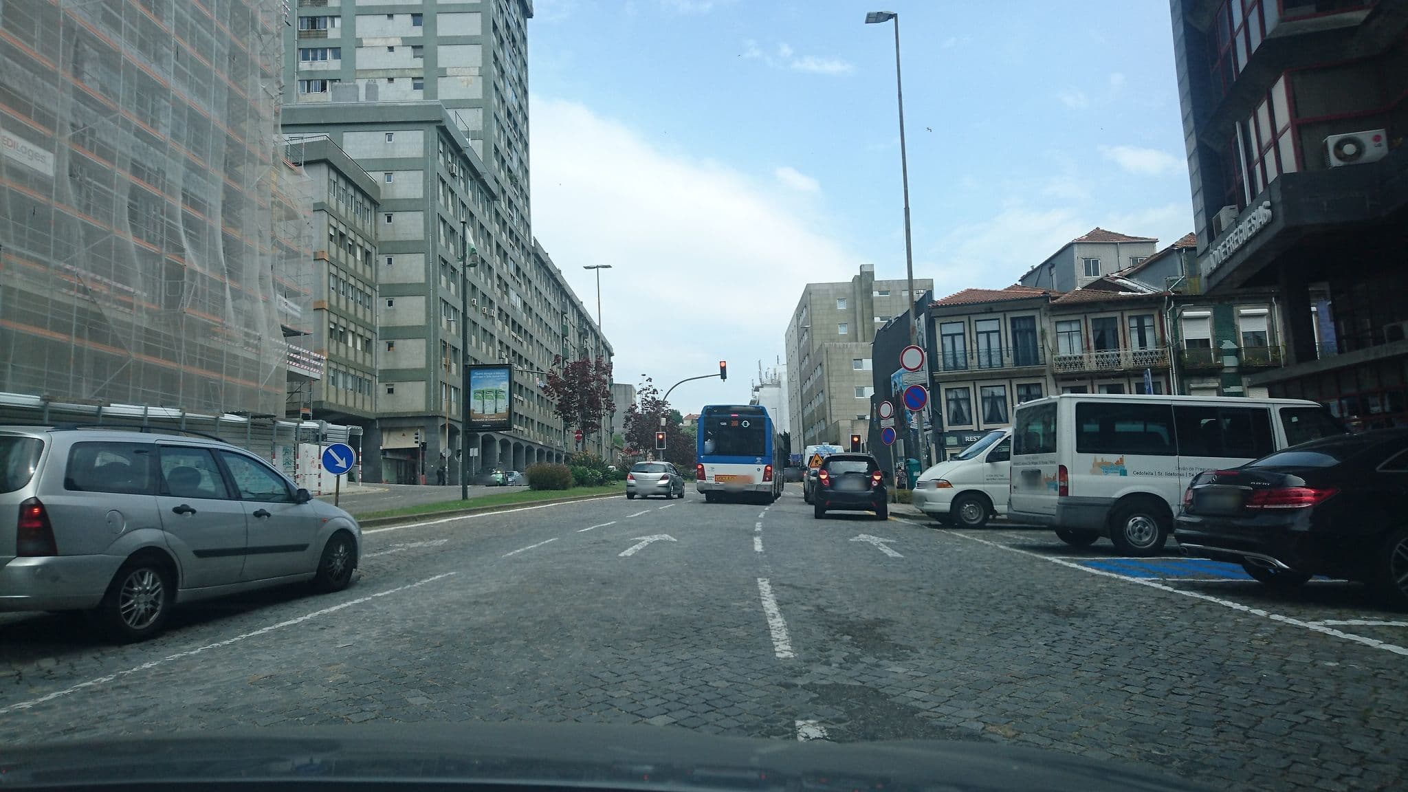 Street view near Cénica Porto Hotel, Curio Collection by Hilton, Porto — © labrarite (CC BY-SA · Mapillary)