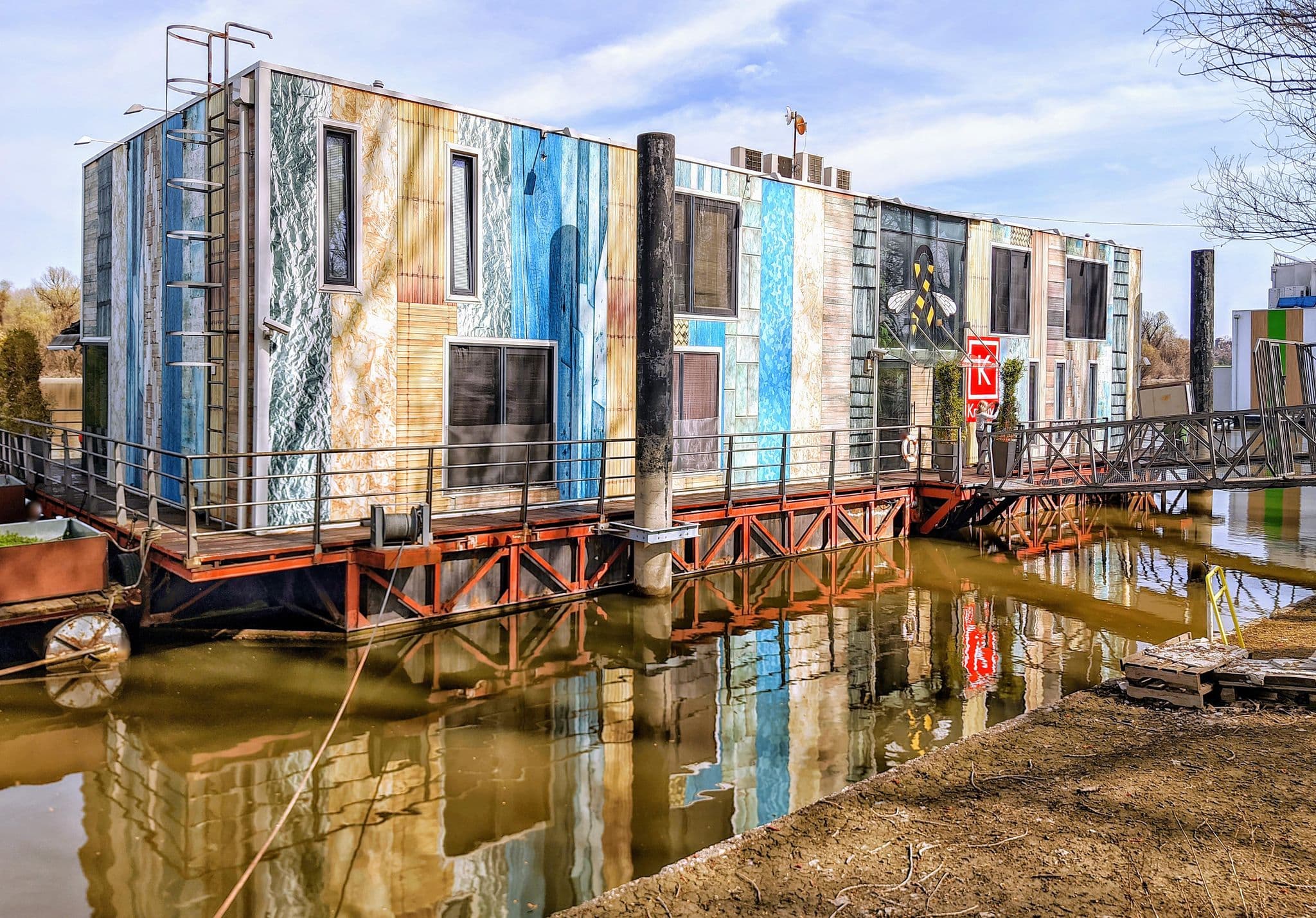 Street view near Danube Boatels, Belgrade — © km2bp (CC BY-SA · Mapillary)