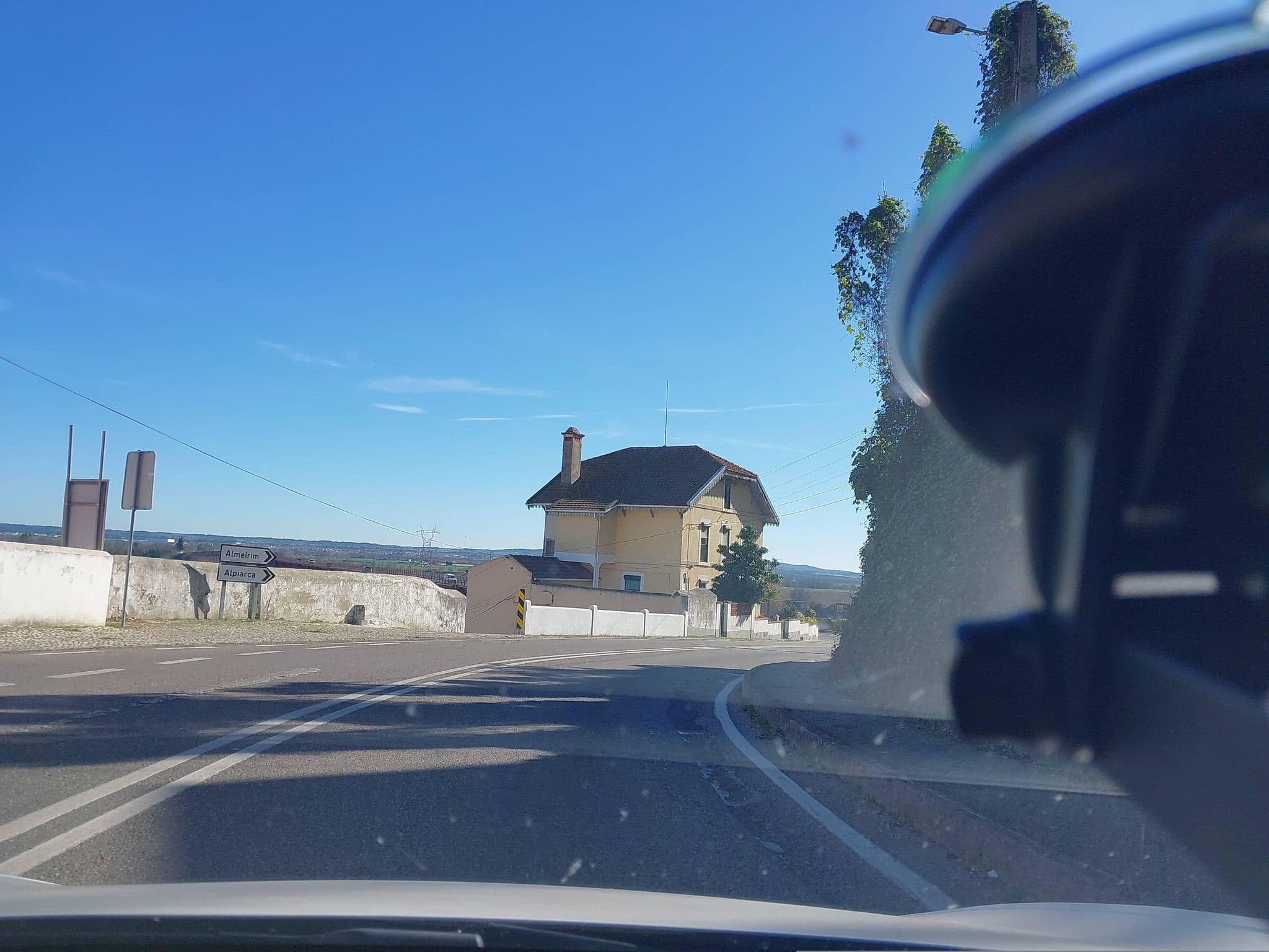 Street view near Challet Santa Iria, Santarém — © biomedica (CC BY-SA · Mapillary)