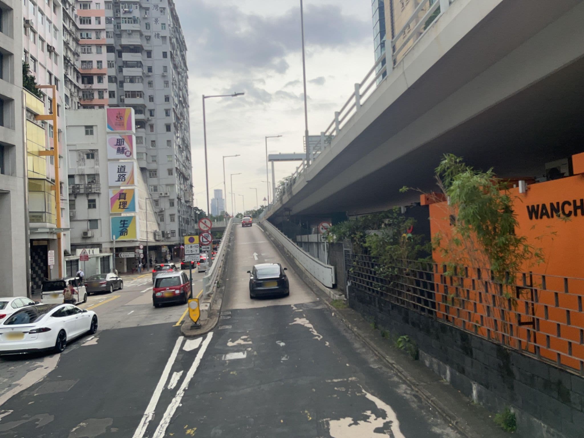 Street view near Le Petit Rosedale Hotel 香港珀麗尚品酒店, Tai Hang — © luftwright (CC BY-SA · Mapillary)