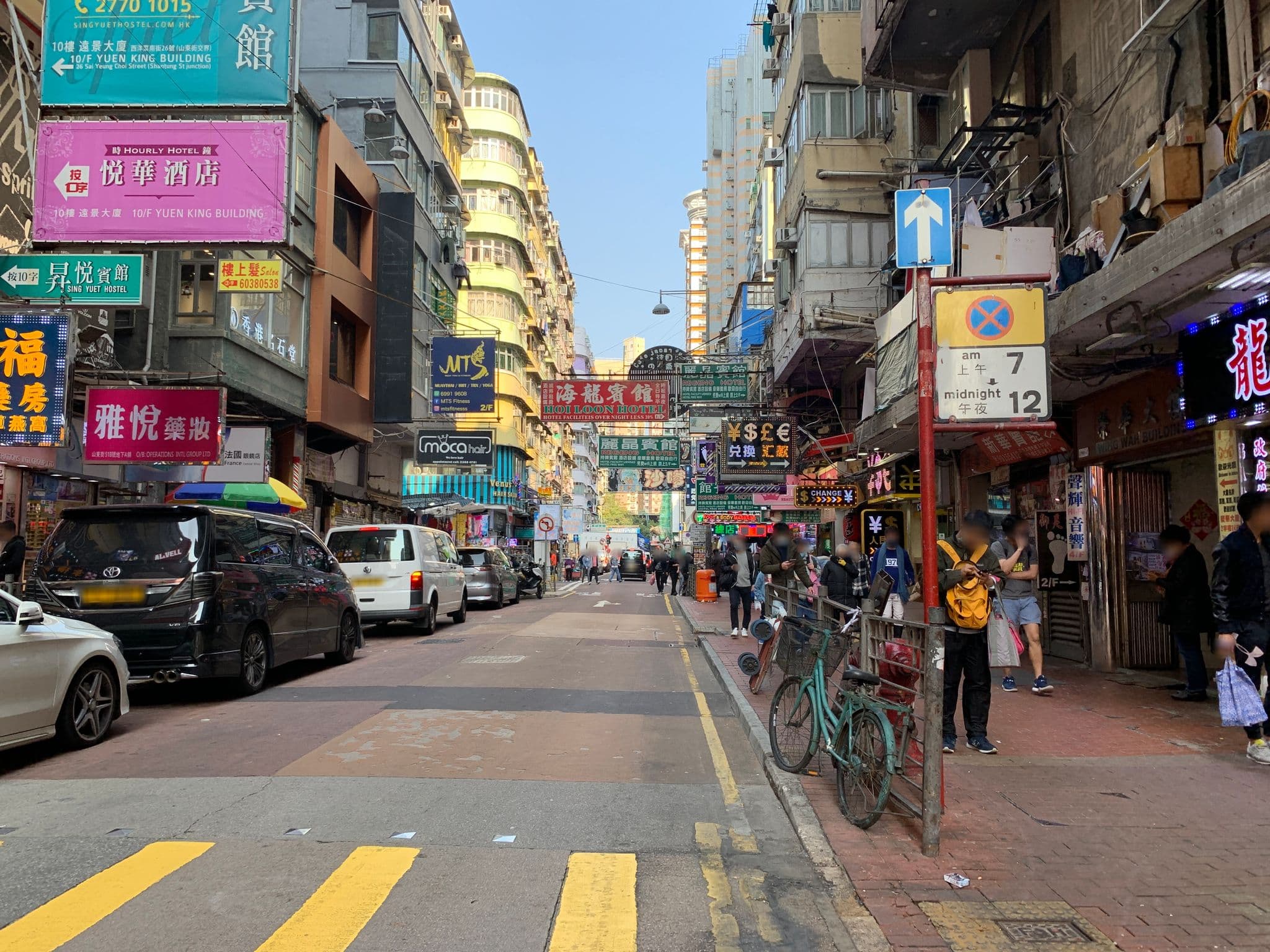 Street view near Sing Yuet Hostel 昇悅賓館, Mong Kok — © jonathanchik (CC BY-SA · Mapillary)