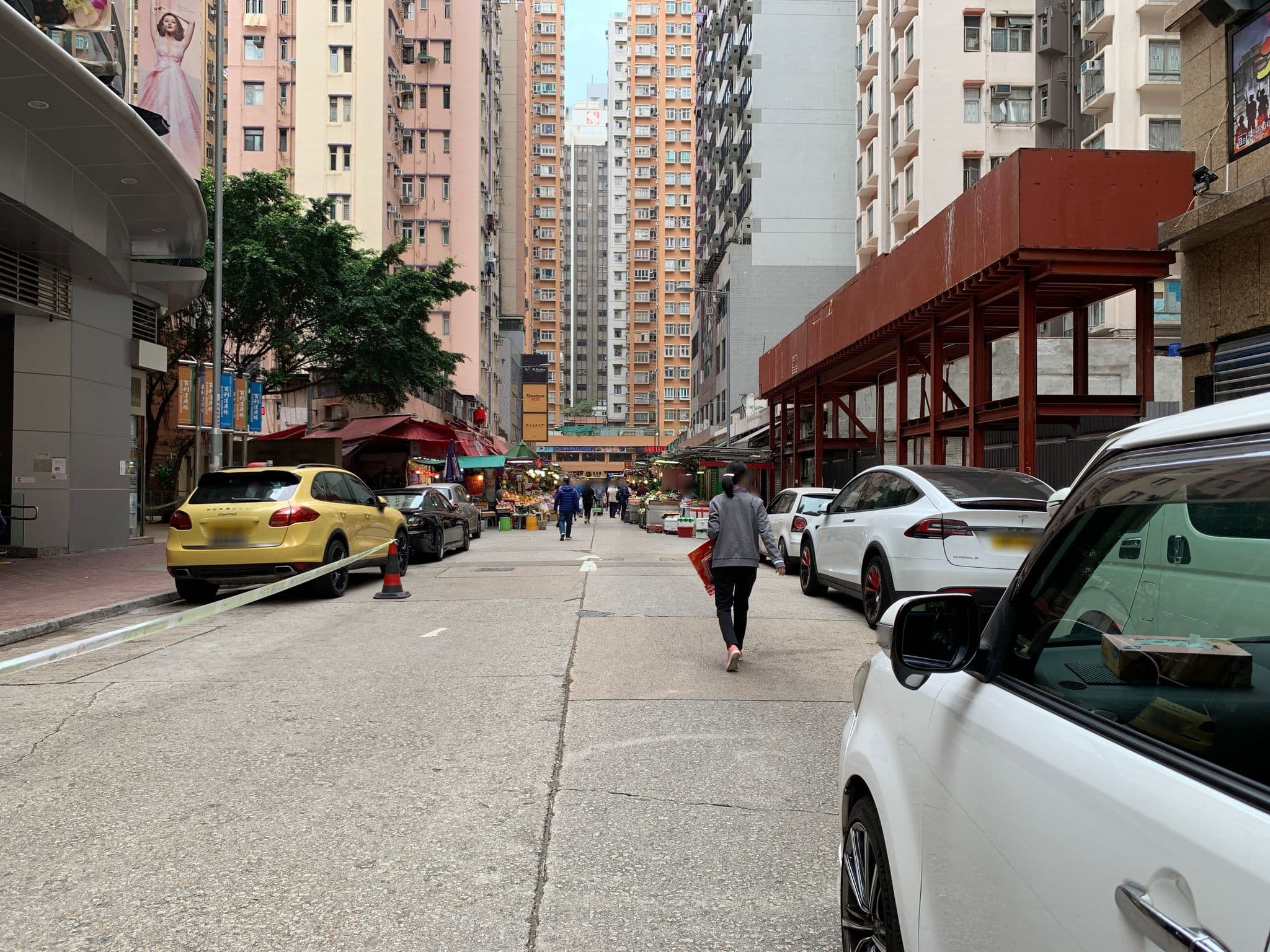 Street view near Concorde, Mong Kok — © jonathanchik (CC BY-SA · Mapillary)