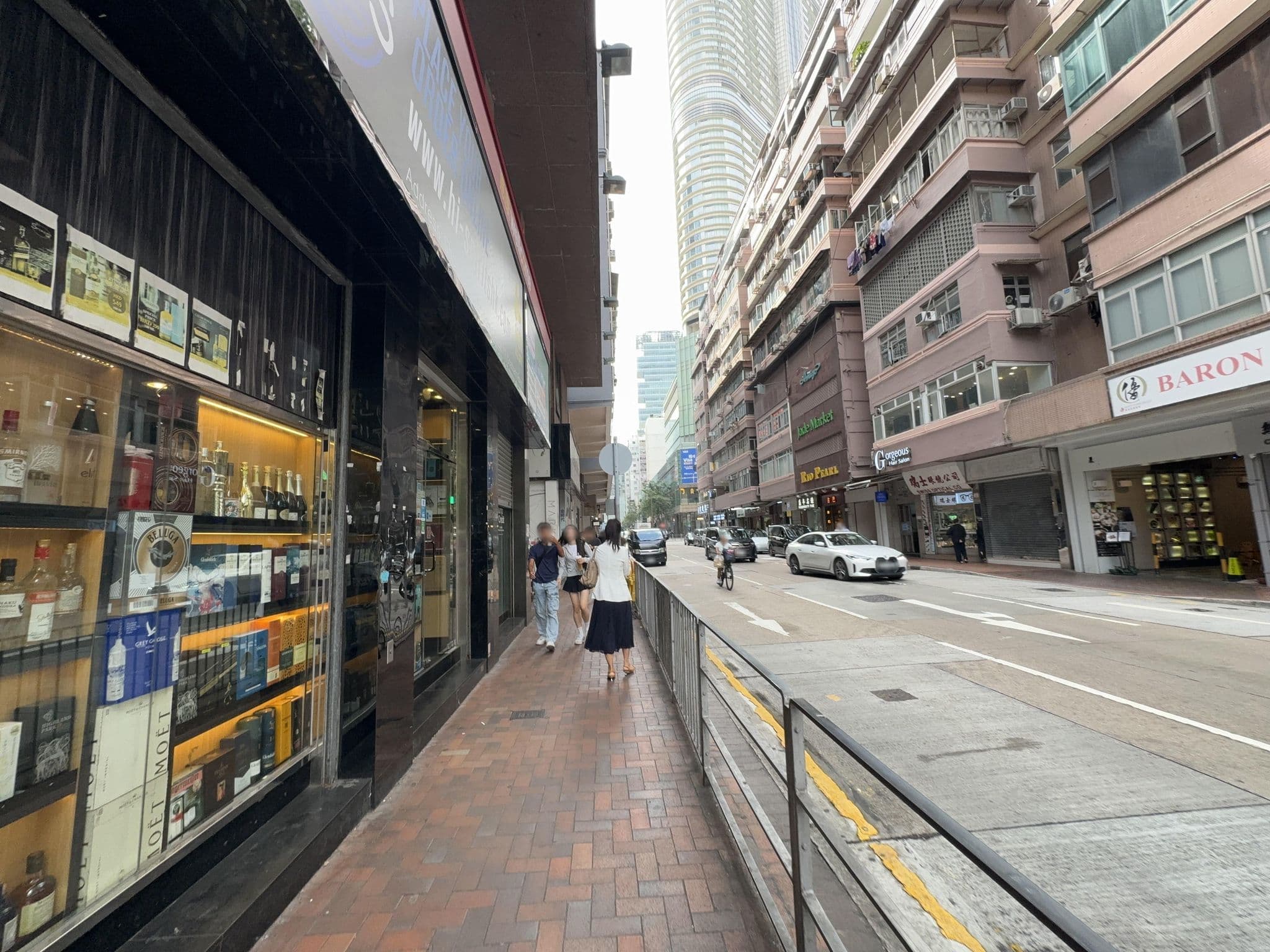 Street view near 隆堡酒店管理有限公司, Tsim Sha Tsui — © filipb (CC BY-SA · Mapillary)
