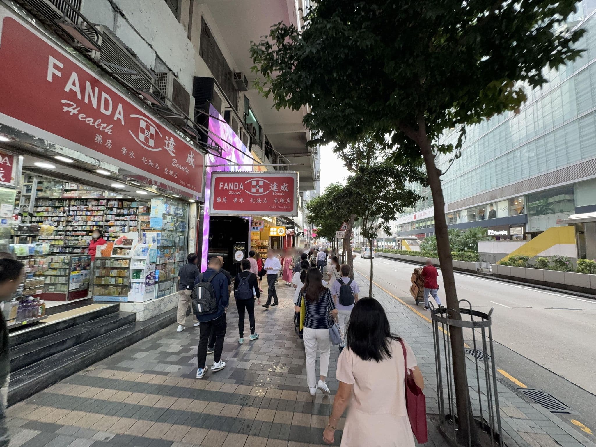 Street view near USA Hostel, Tsim Sha Tsui — © filipb (CC BY-SA · Mapillary)