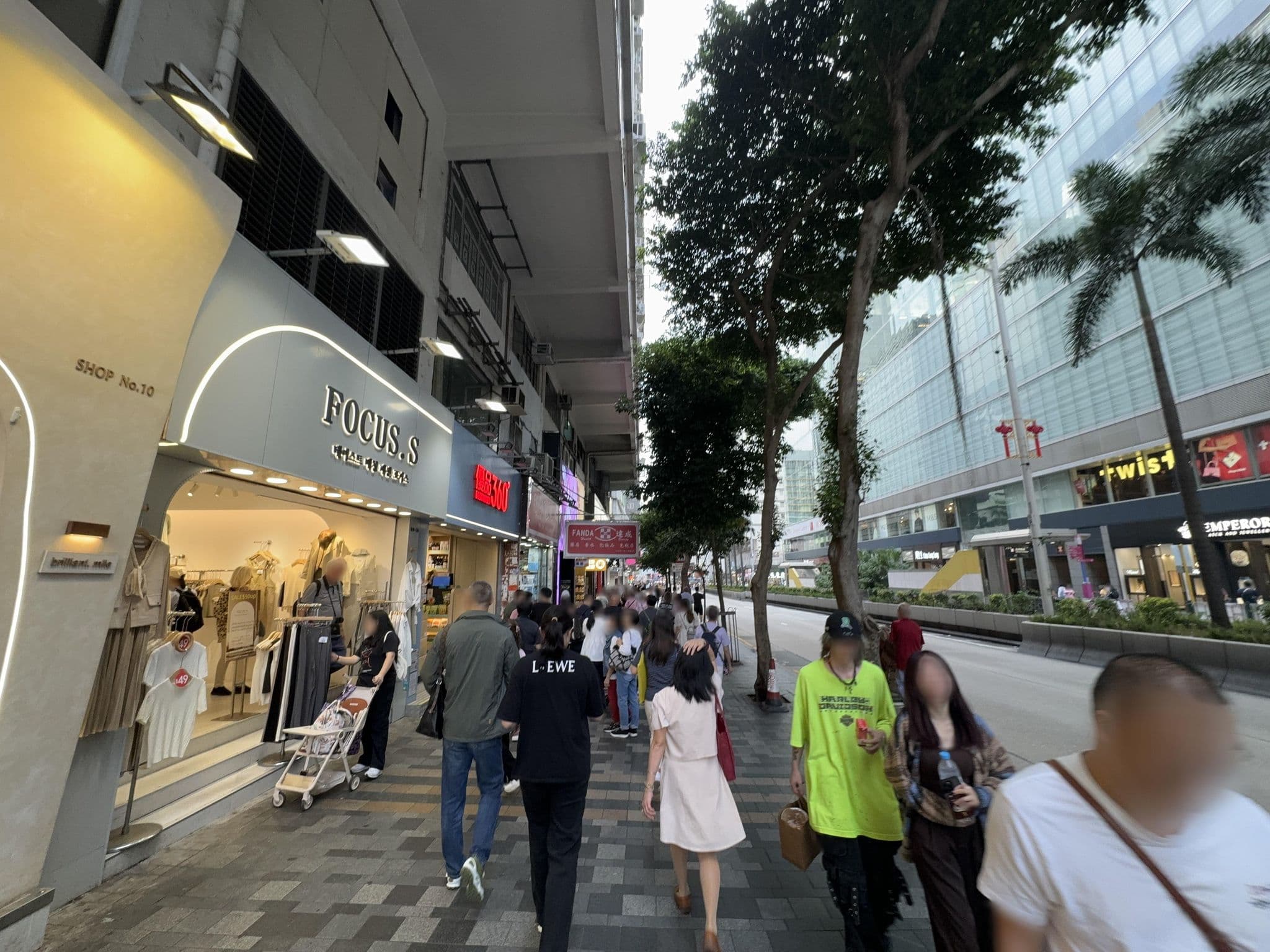 Street view near International Plaza Hotel 國際廣場（尖沙咀）酒店, Tsim Sha Tsui — © filipb (CC BY-SA · Mapillary)