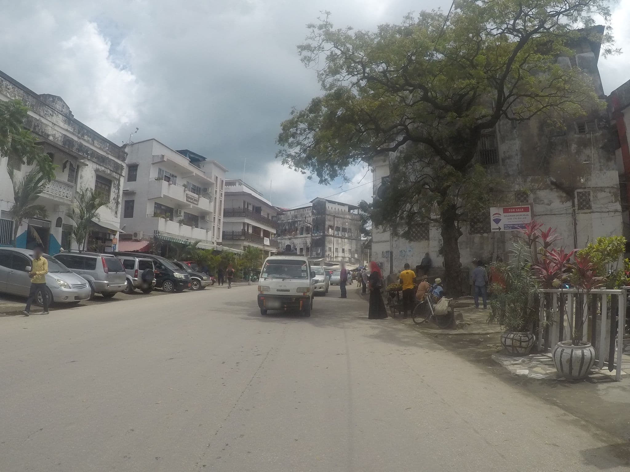 Street view near Stonetown View Inn, Zanzibar — © eneerhut (CC BY-SA · Mapillary)